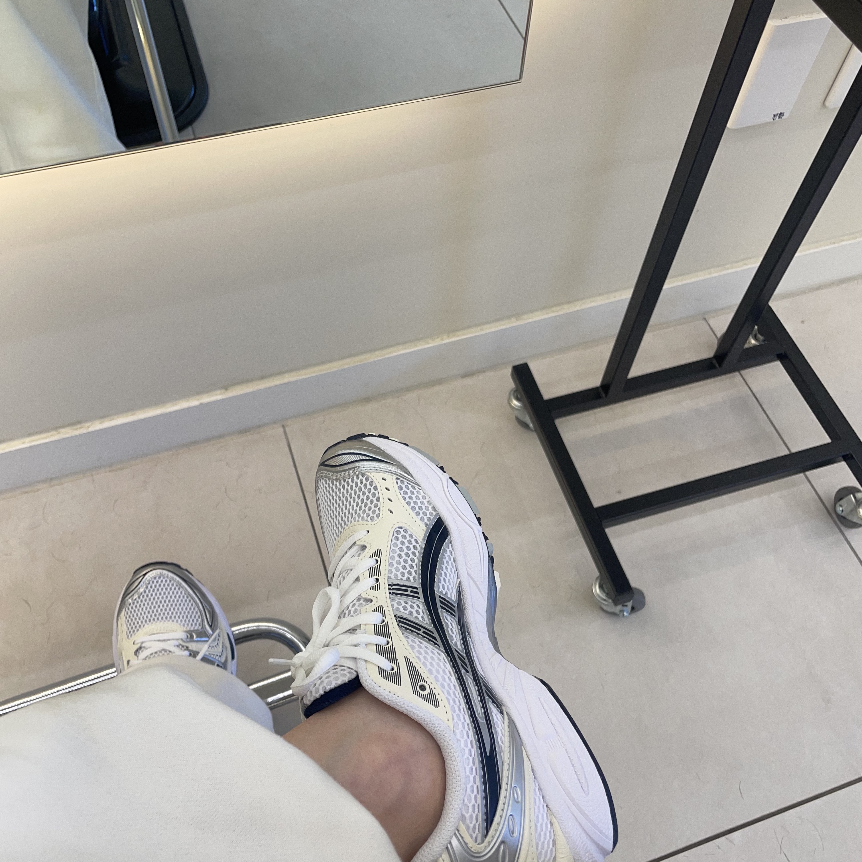 (W) Asics Gel-Kayano 14 White Midnight 착용 스타일