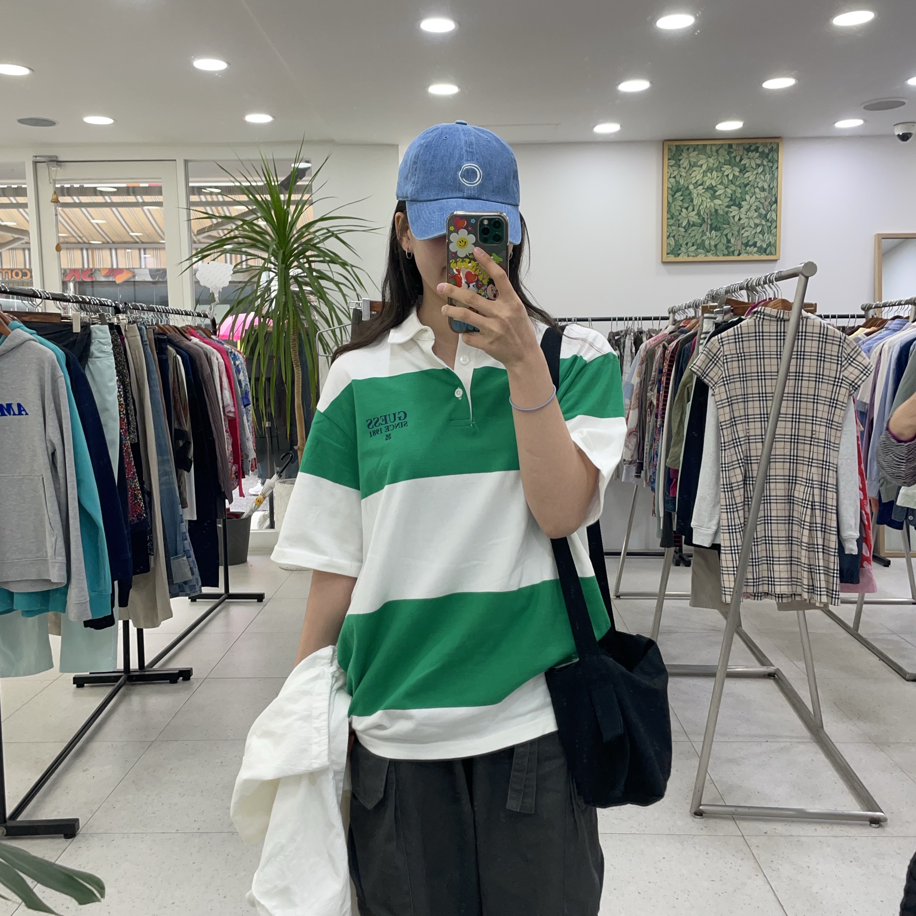 IAB Studio x Guess Big Logo T-Shirt White, Covernat C Logo Stripe Collar Half Knit Green 착용 스타일