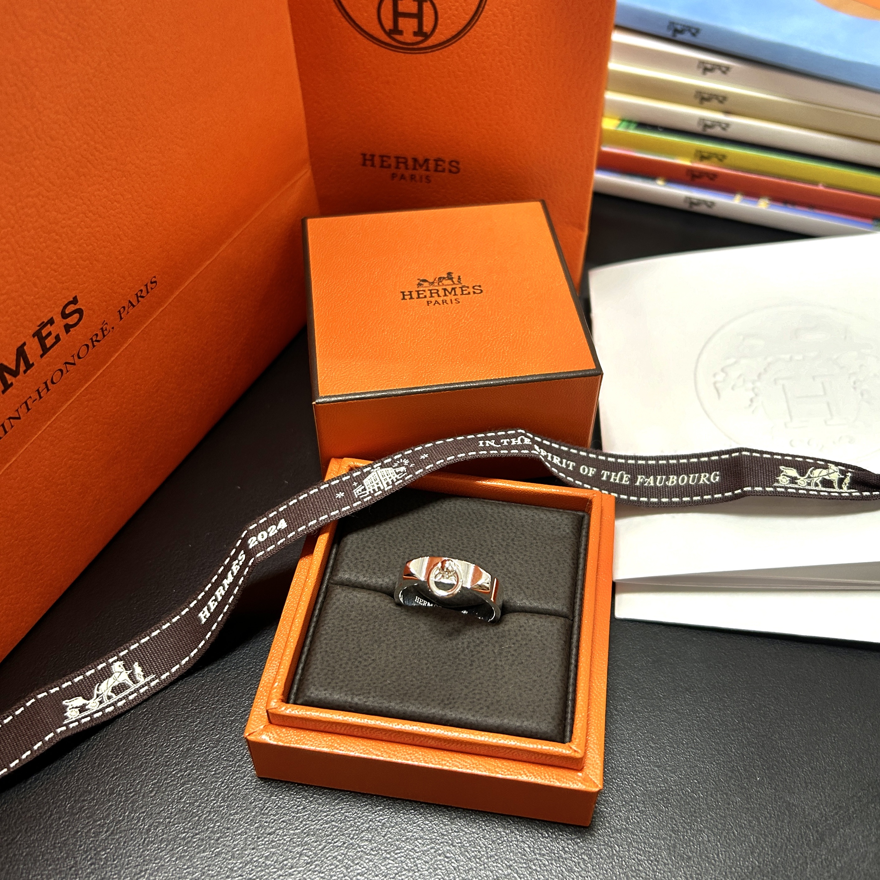 (W) Hermes Small Collier de Chien Ring Sterling Silver 착용 스타일