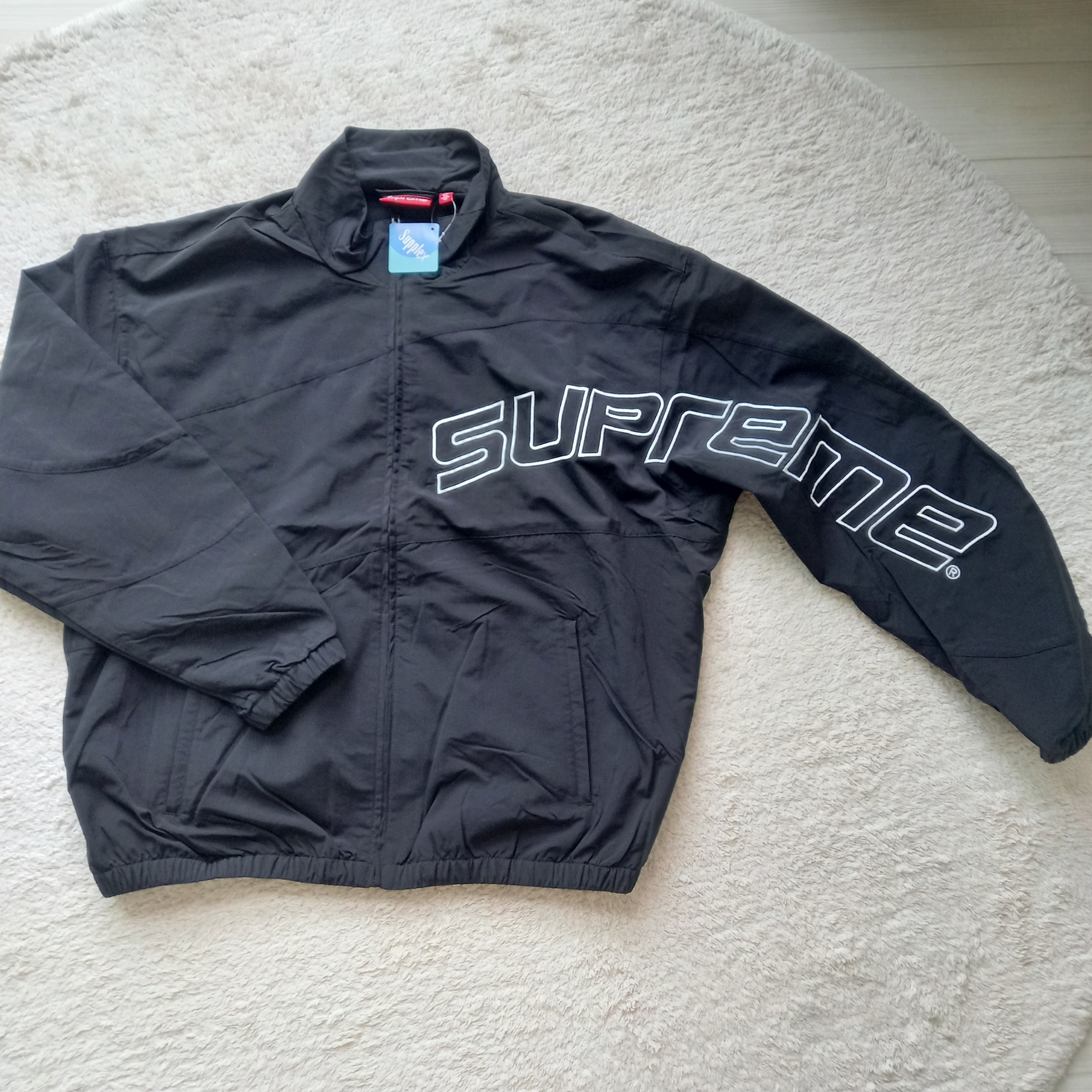 Supreme Curve Track Jacket Black - 24SS, Supreme Curve Nylon Short Black - 24SS 착용 스타일 - 5