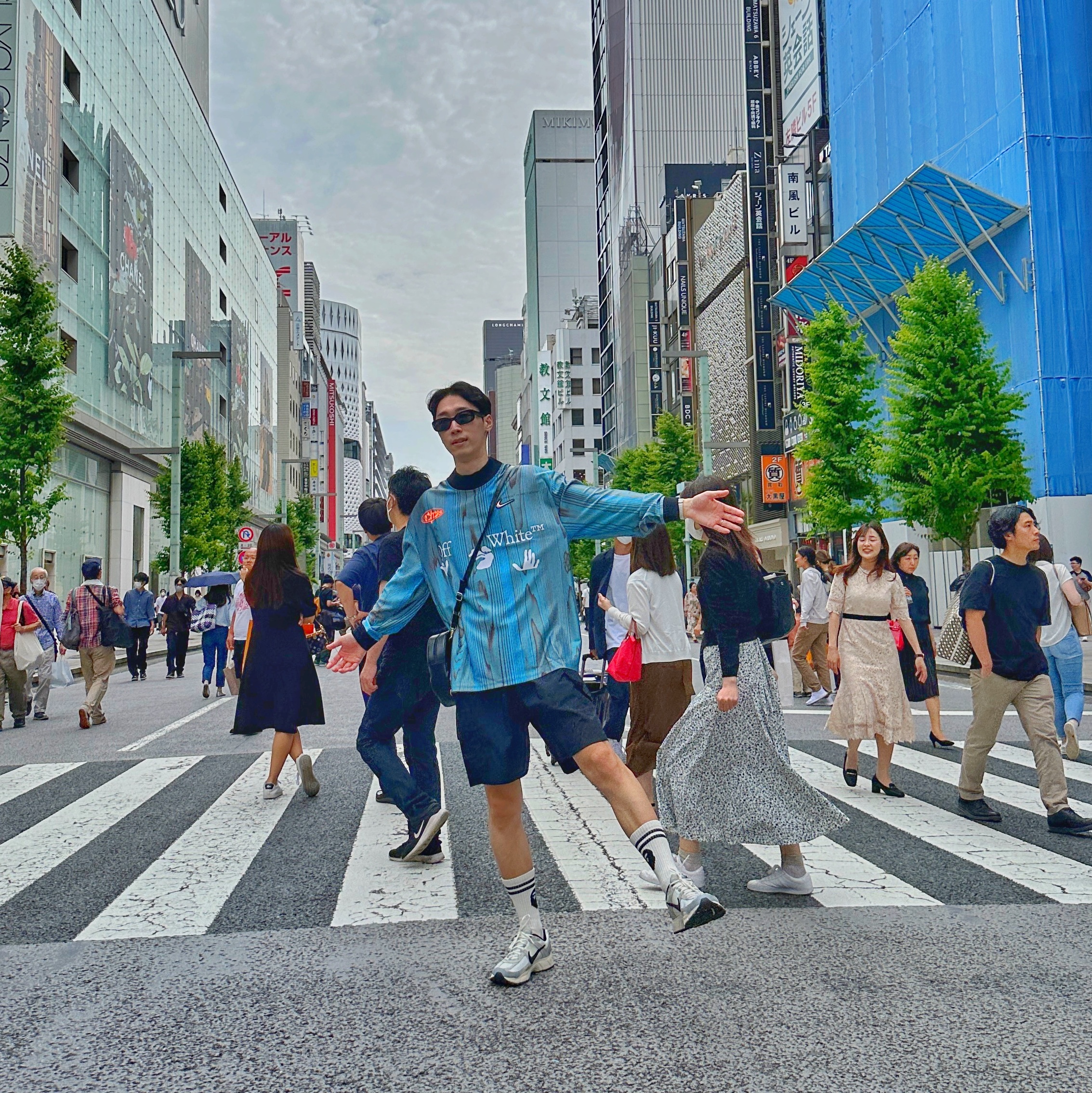 (W) Nike Zoom Vomero 5 Wolf Grey and Black, Nike x Off-White NRG Jersey Imperial Blue - Asia 착용 스타일 - 2