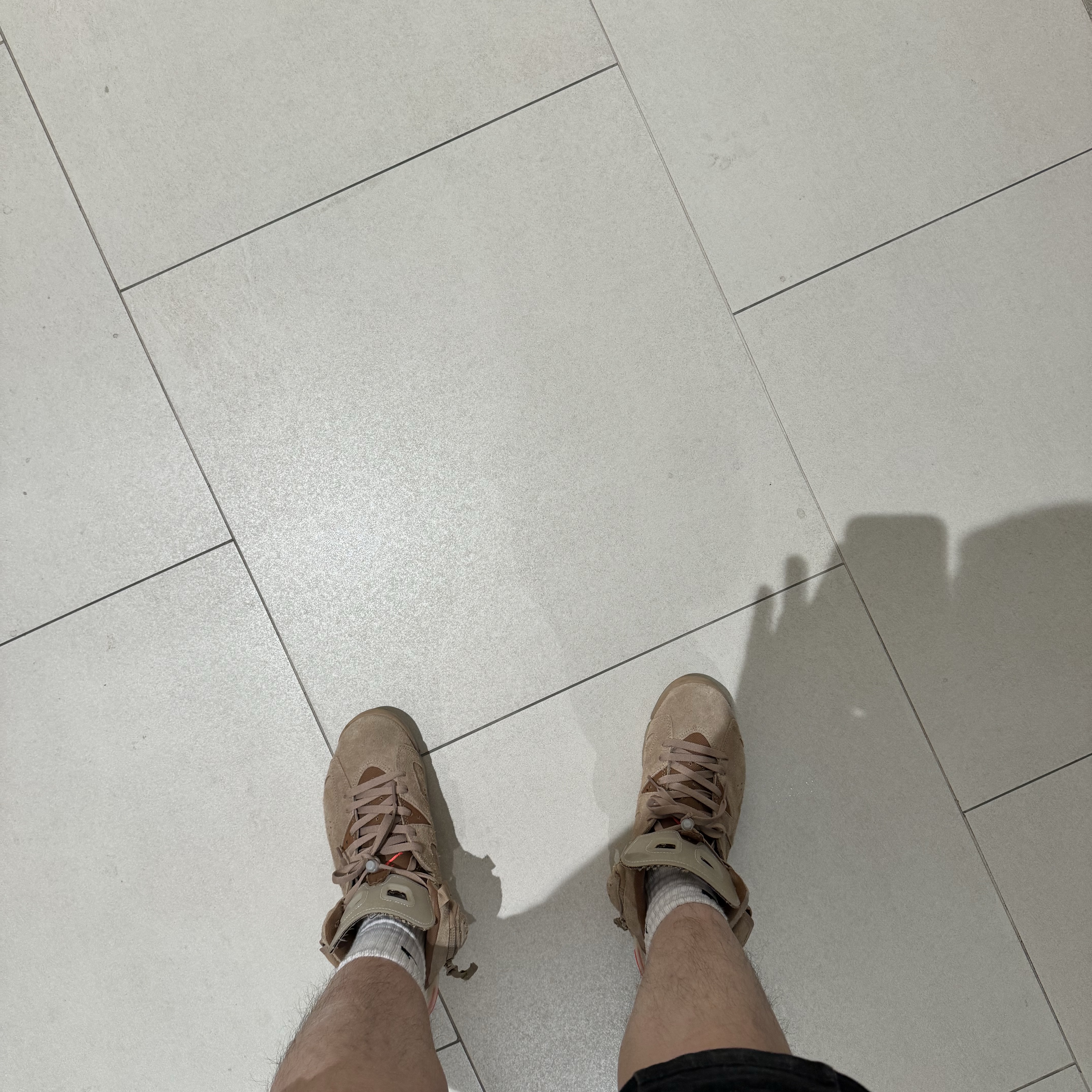 Jordan 6 x Travis Scott Retro SP British Khaki, IAB Studio x Obey Eyes Icon T-Shirt Melon 착용 스타일 - 1