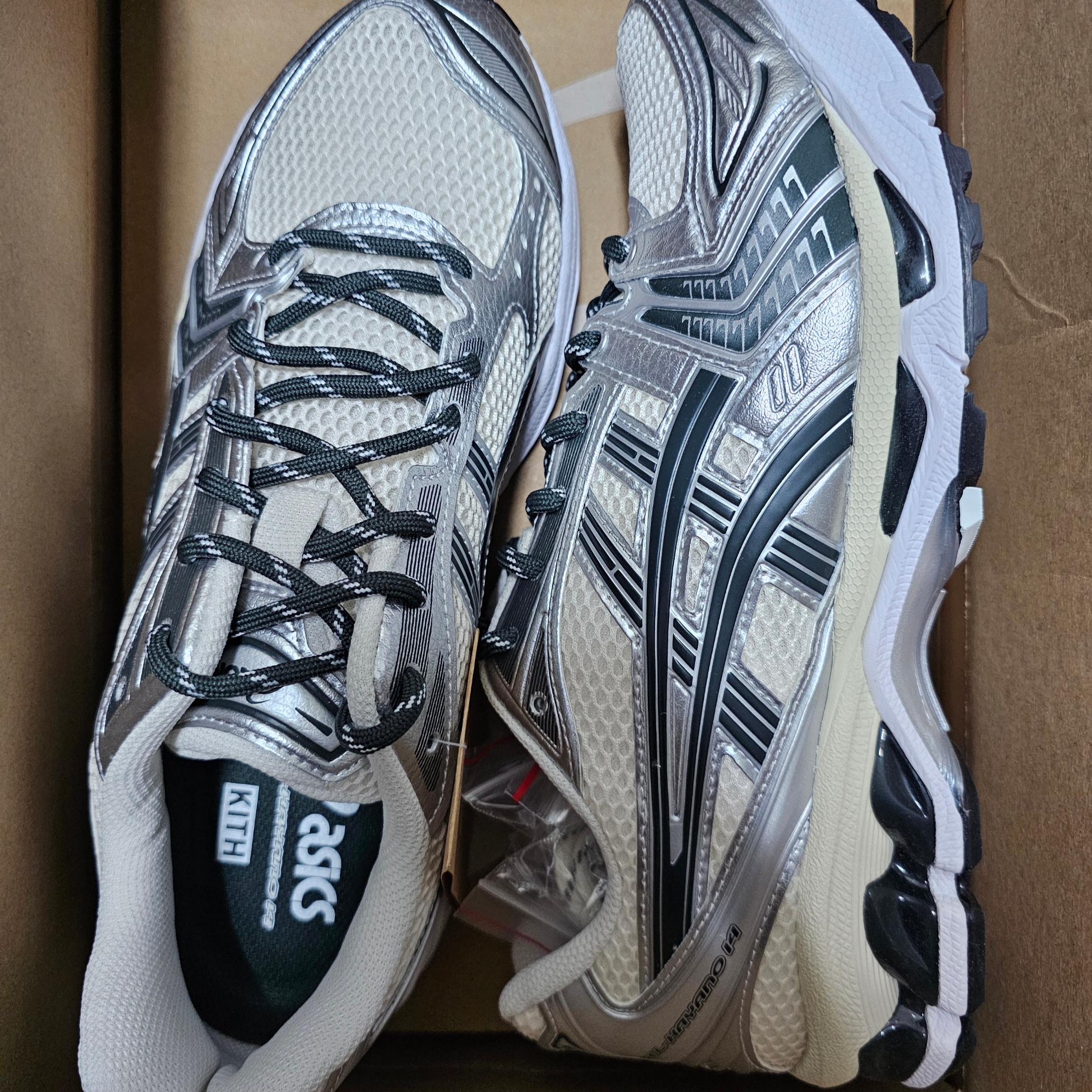 Asics x Kith Gel-Kayano 14 Cream Scarab 착용 스타일