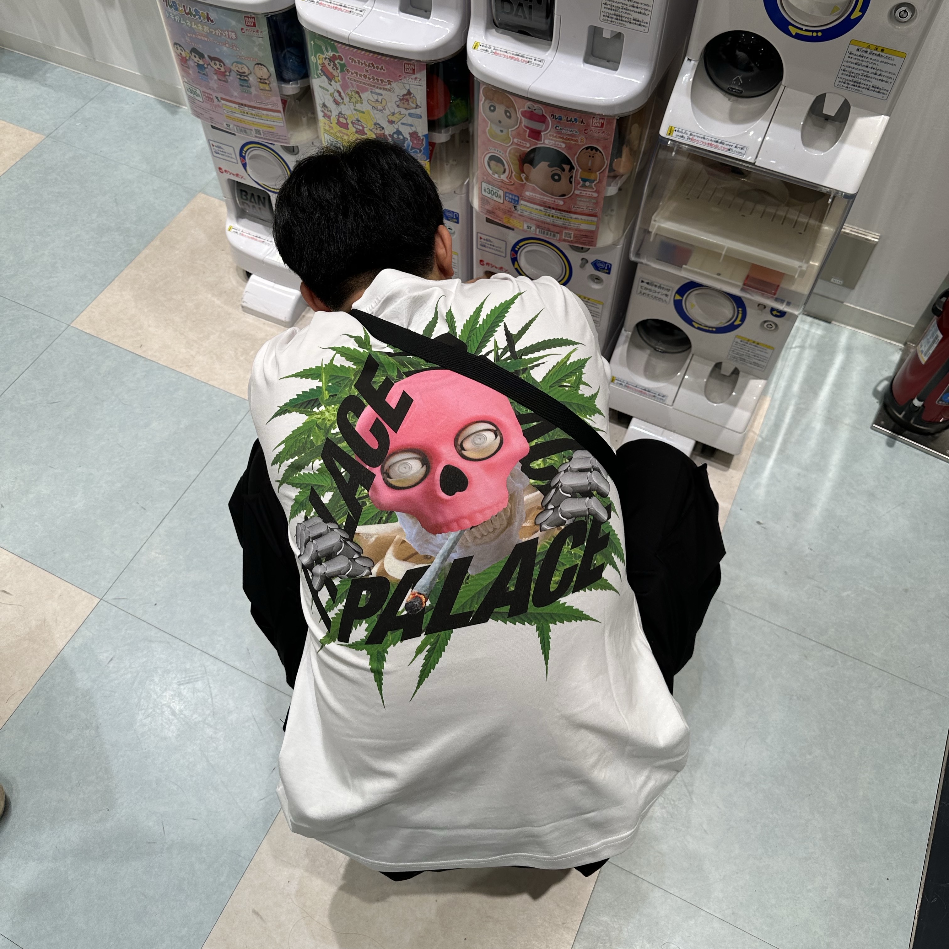 Palace Baked P-3 T-Shirt White - 24SS 착용 스타일