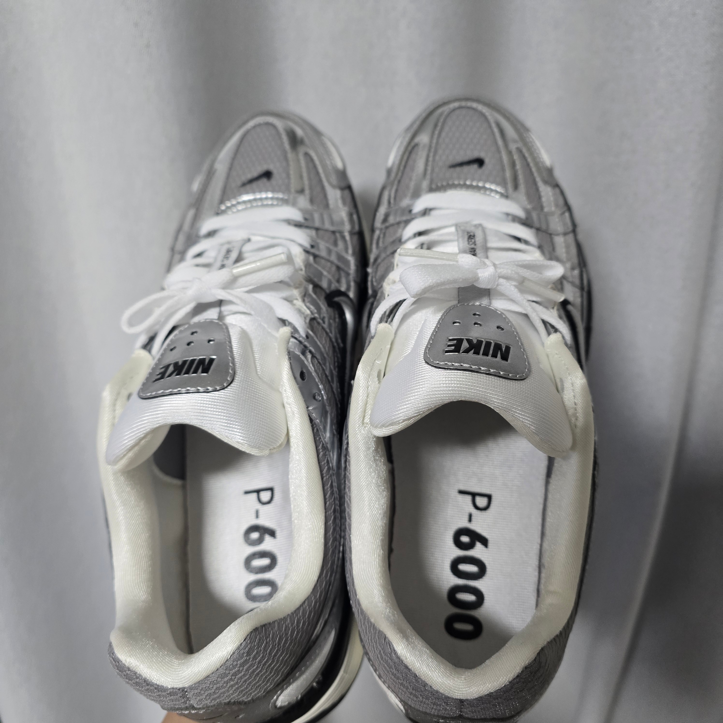 Nike P-6000 Metallic Silver 착용 스타일 - 6