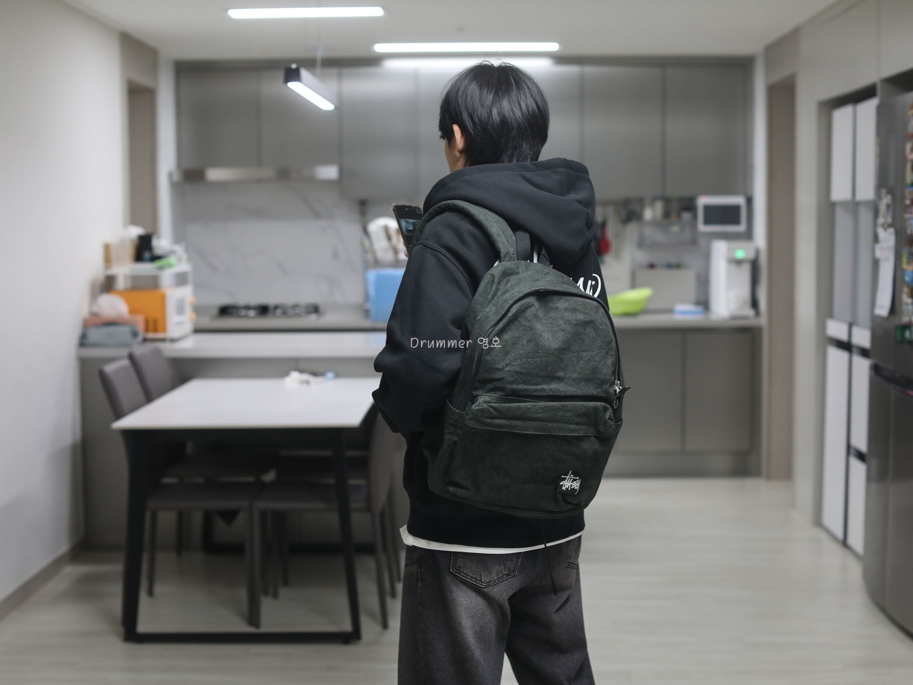 Stussy Canvas Backpack Washed Black 착용 스타일 - 2