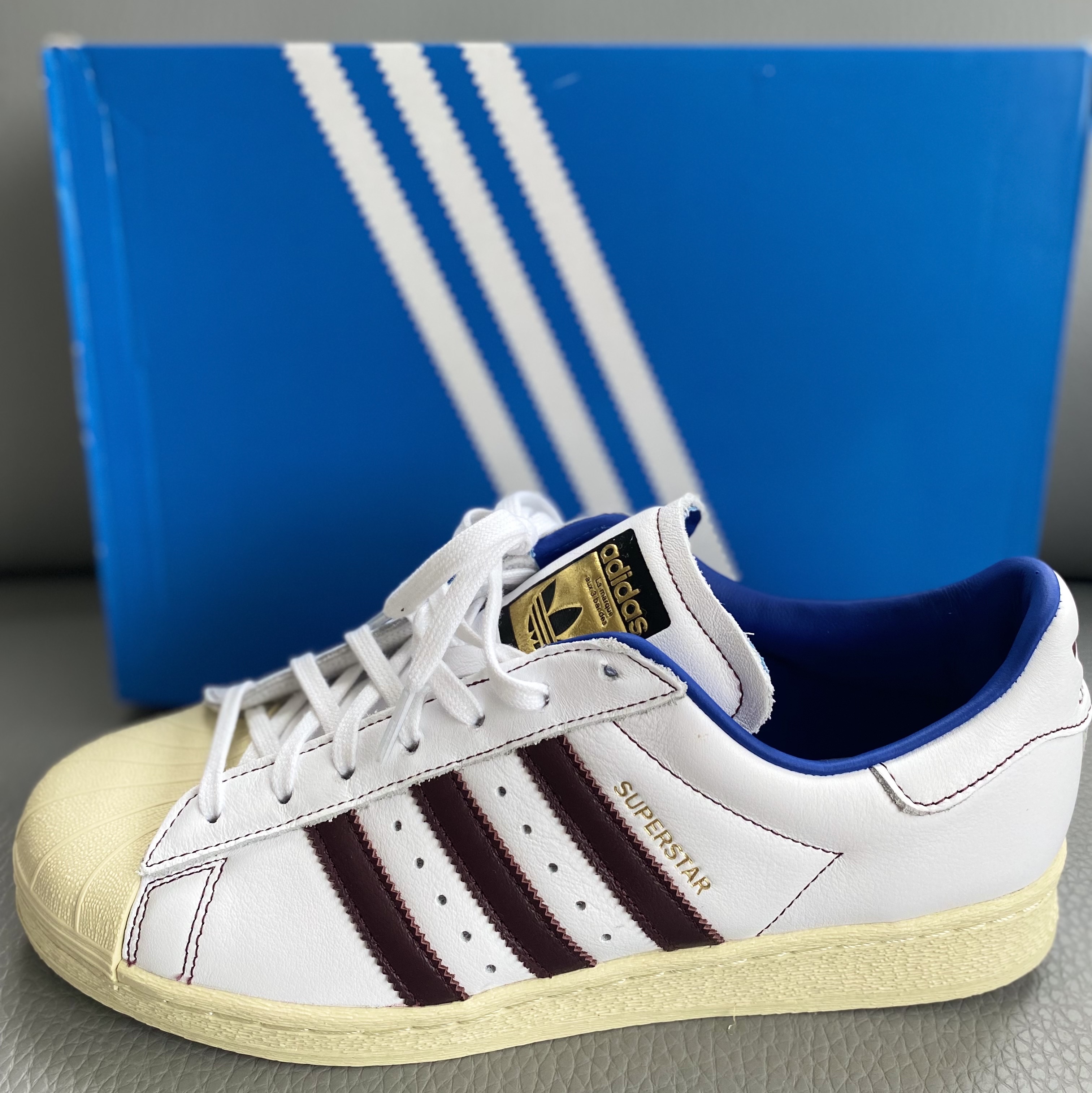 Adidas Superstar 82 Cloud White Maroon 착용 스타일