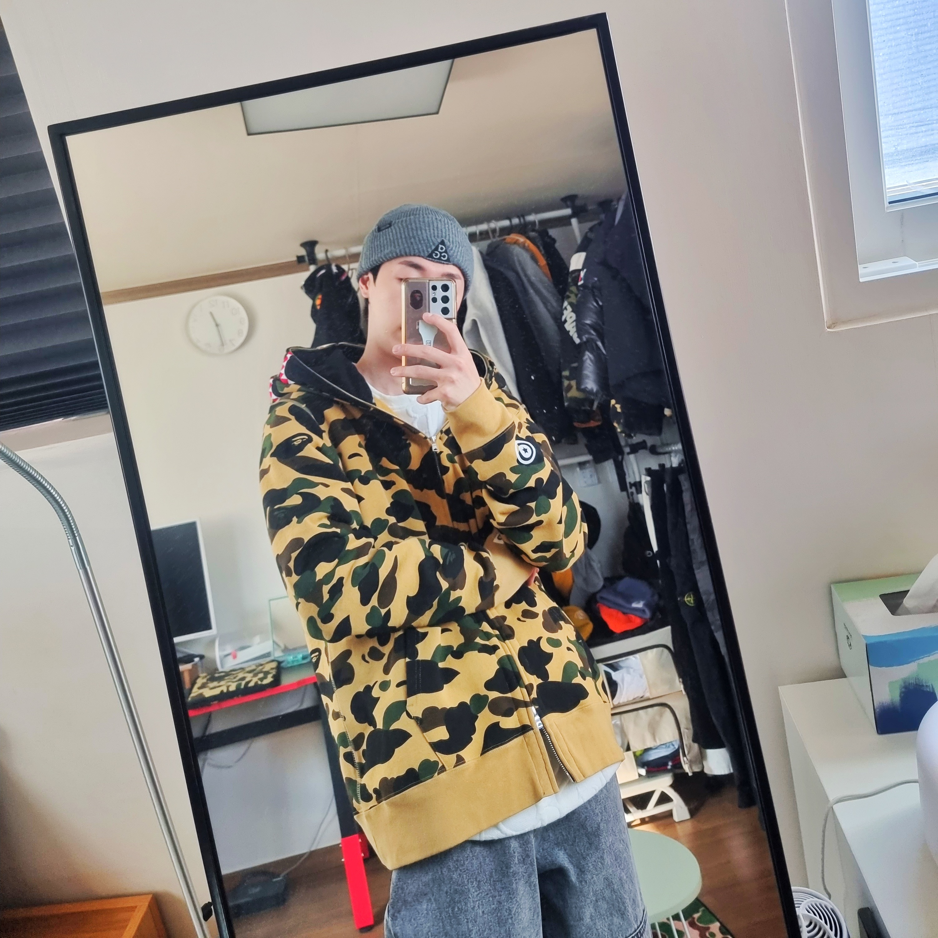 BAPE 1st Camo Shark Full Zip Hoodie Yellow, Nike ACG Beanie 3In1 Heather Clay Grey 착용 스타일