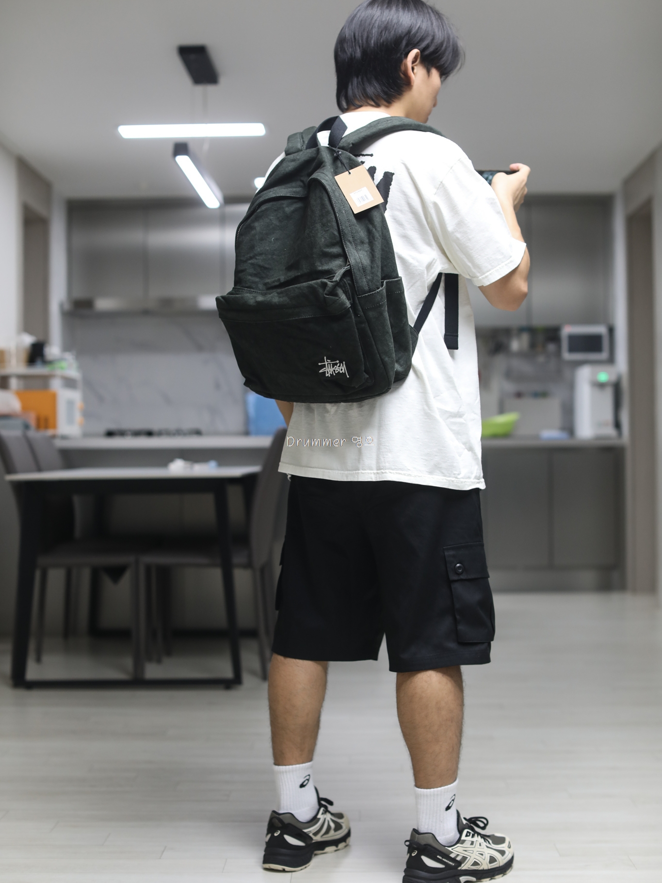 Stussy Canvas Backpack Washed Black 착용 스타일 - 2