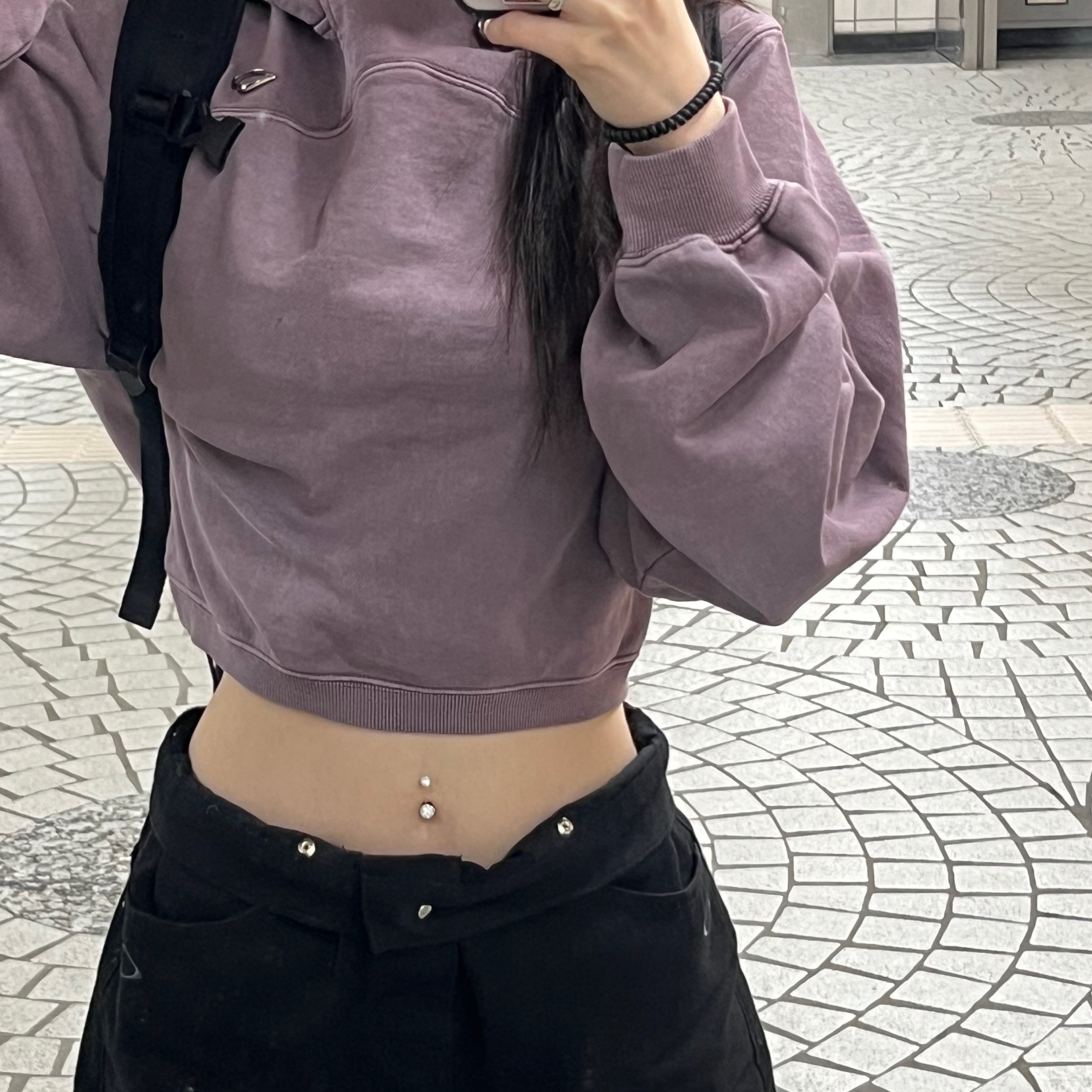 (W) Mischief Side Button Up Crop Hoodie Washed Red Brown, (W) Mischief Bermuda Pants Black 착용 스타일