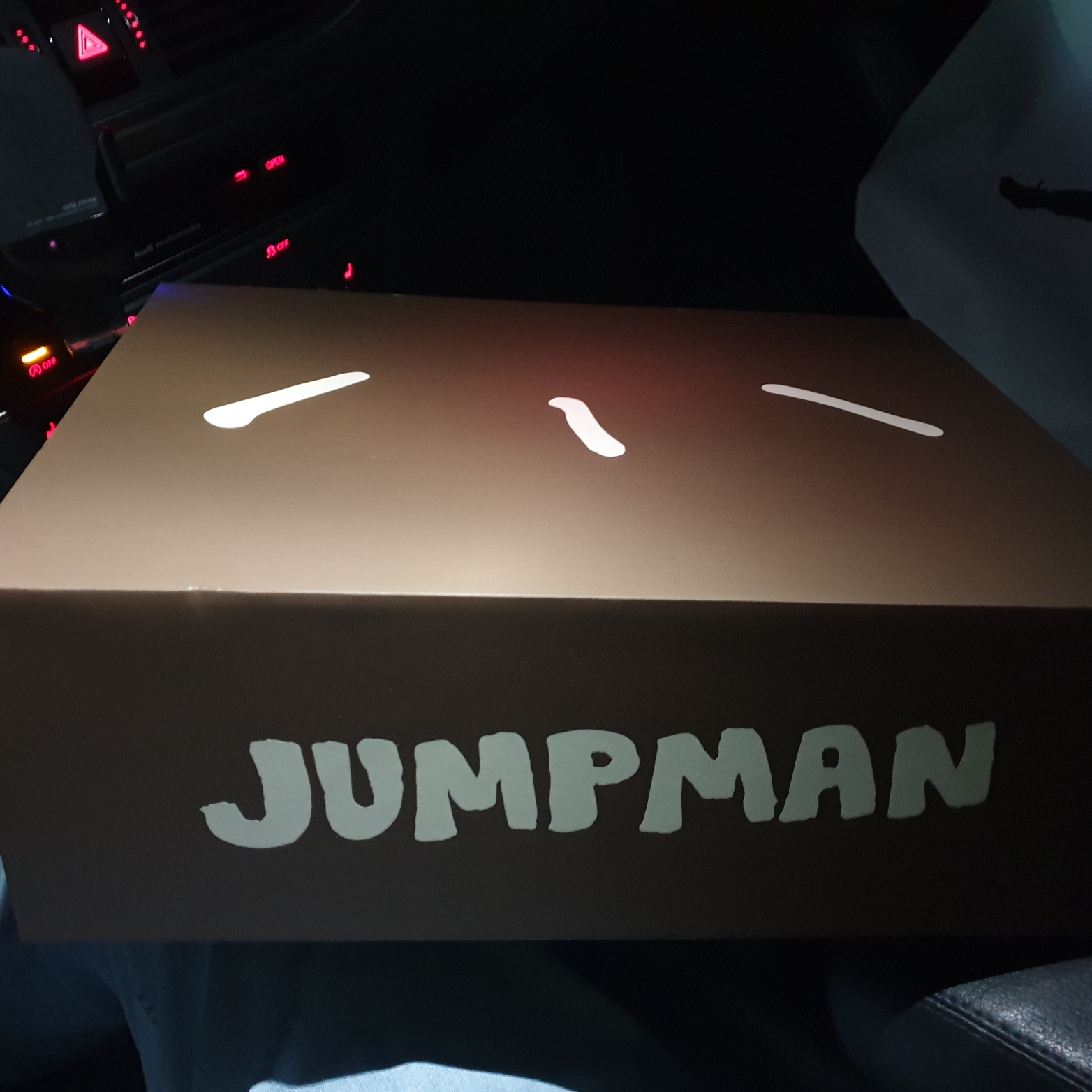 Jordan x Travis Scott Jumpman Jack TR Sail and Dark Mocha 착용 스타일 - 6