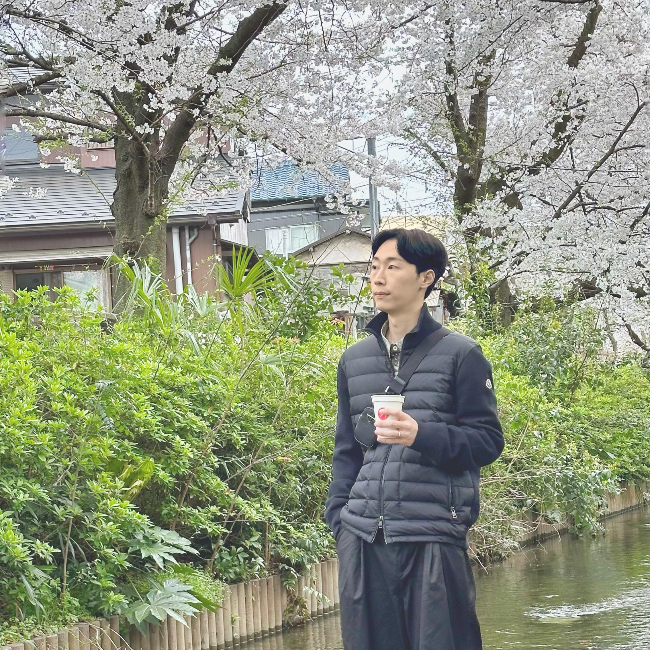 Moncler Padded Wool Cardigan Black - 23FW, Prada Re-Nylon and Saffiano Leather Shoulder Bag Black 착용 스타일 - 1