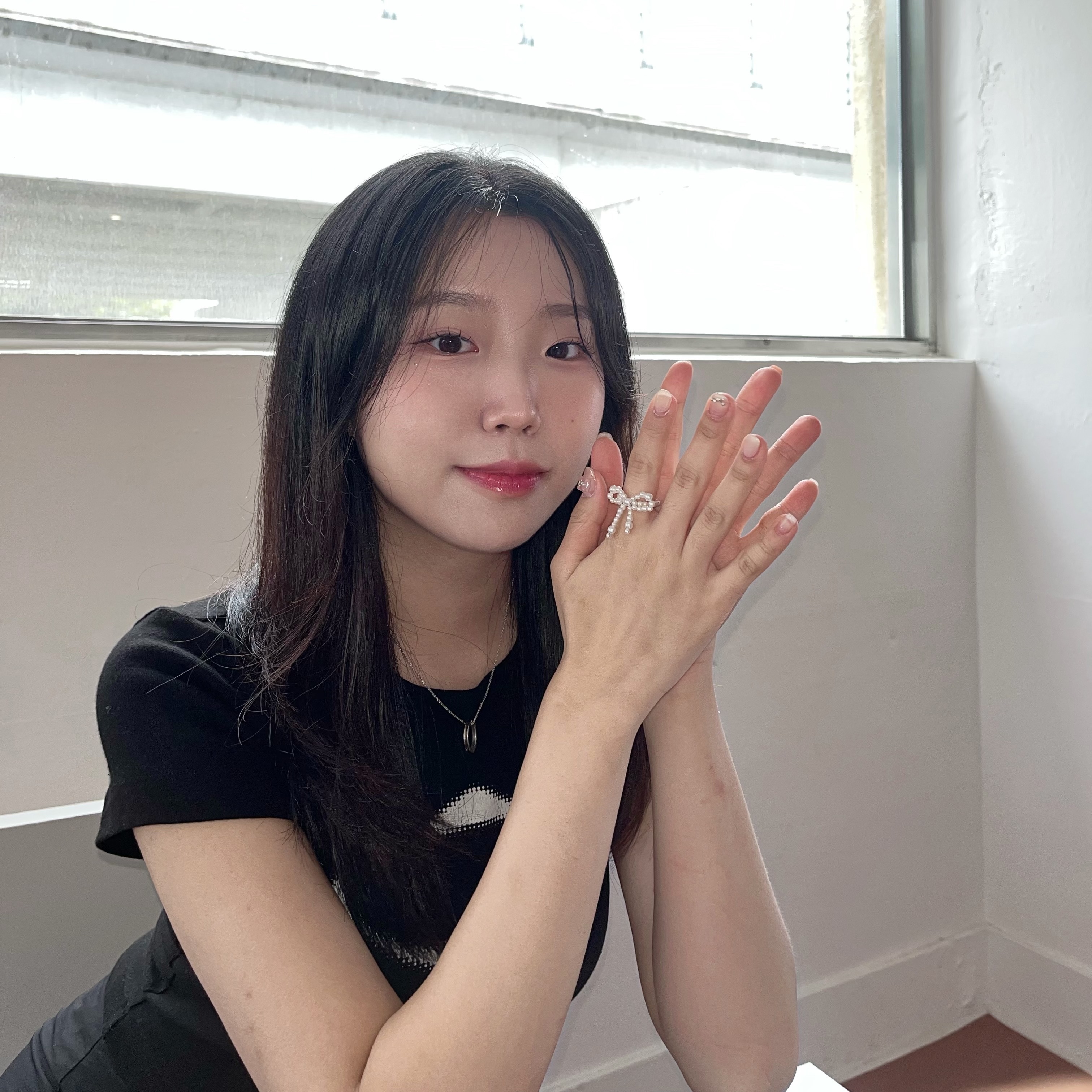 (W) 미스치프 롬버스 블러 티셔츠 베이직 블랙, (W) 미스치프 롬버스 블러 티셔츠 미니 블랙 착용 스타일 - 2