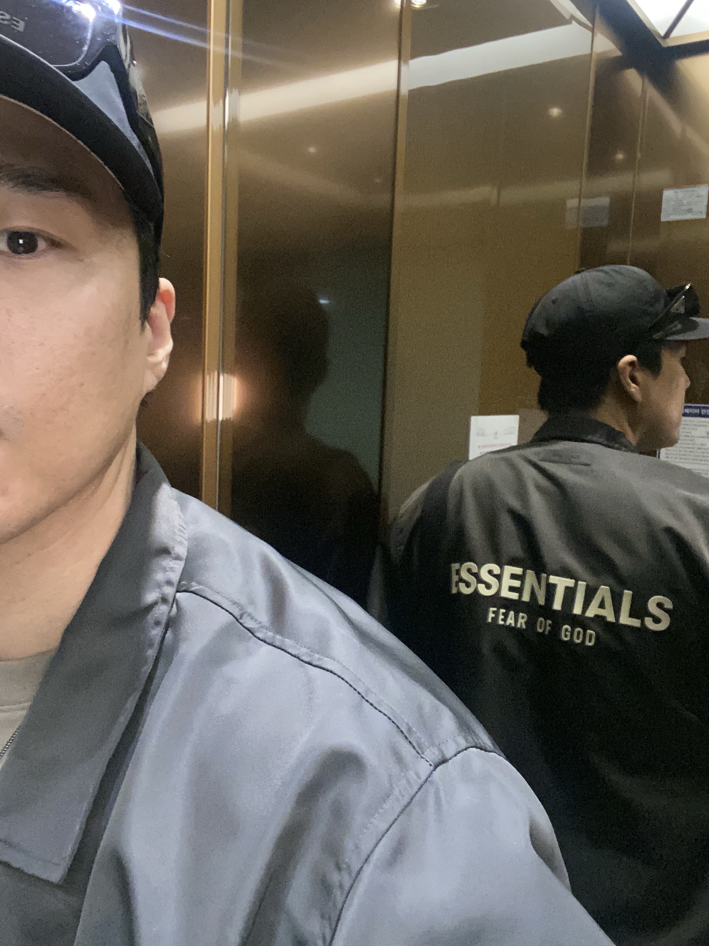 Essentials Coaches Jacket Iron - 22SS, Essentials Sweatshorts Black - 21SS 착용 스타일 - 2