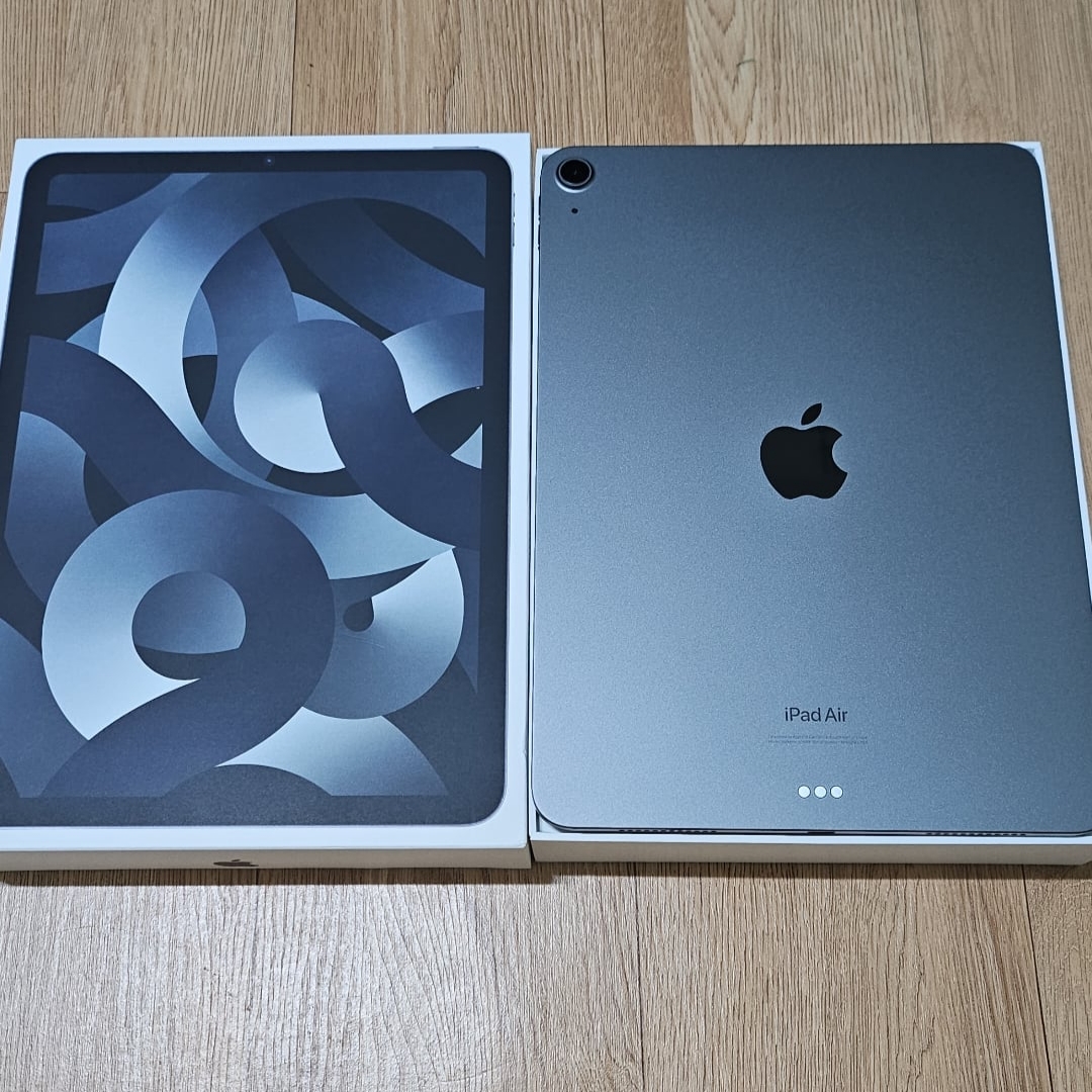 Apple iPad Air 5th Gen Wifi 64GB Space Gray (Korean Ver.) 착용 스타일