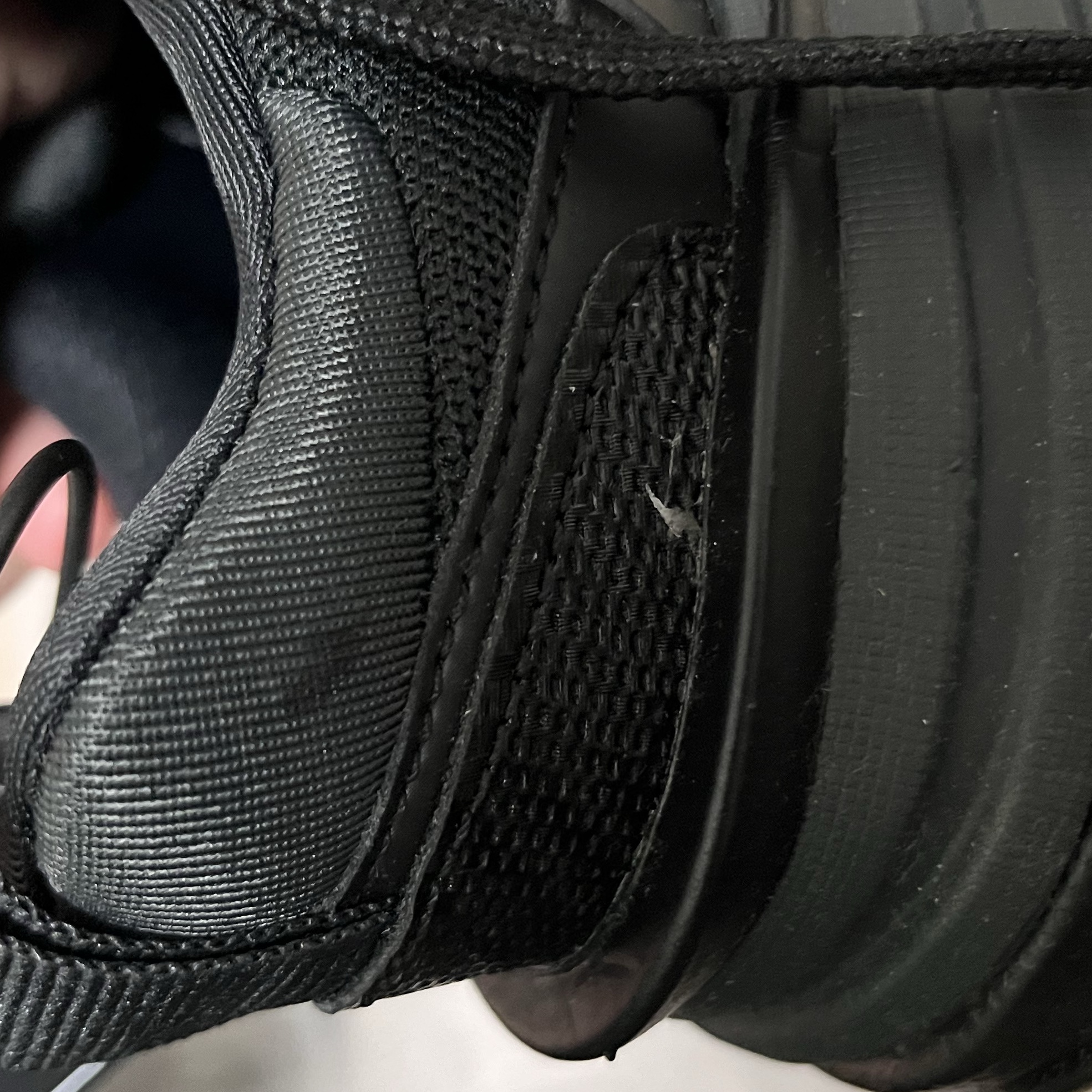 Nike V2K Run Black Anthracite 착용 스타일 - 3