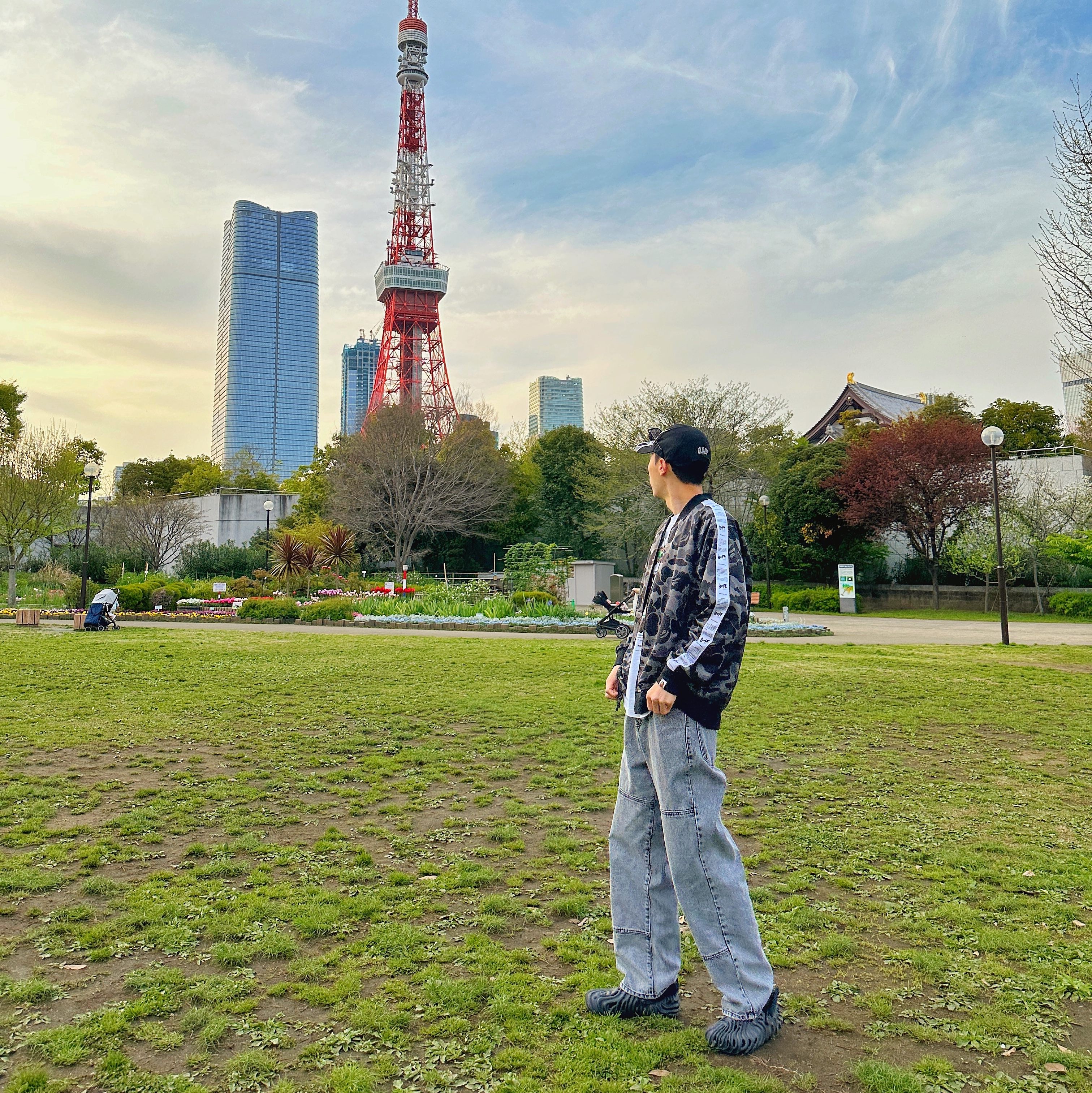 Crocs x Salehe Bembury Pollex Clog Sasquatch, Yeezy Gap Engineered By Balenciaga Flame Cap Black 착용 스타일