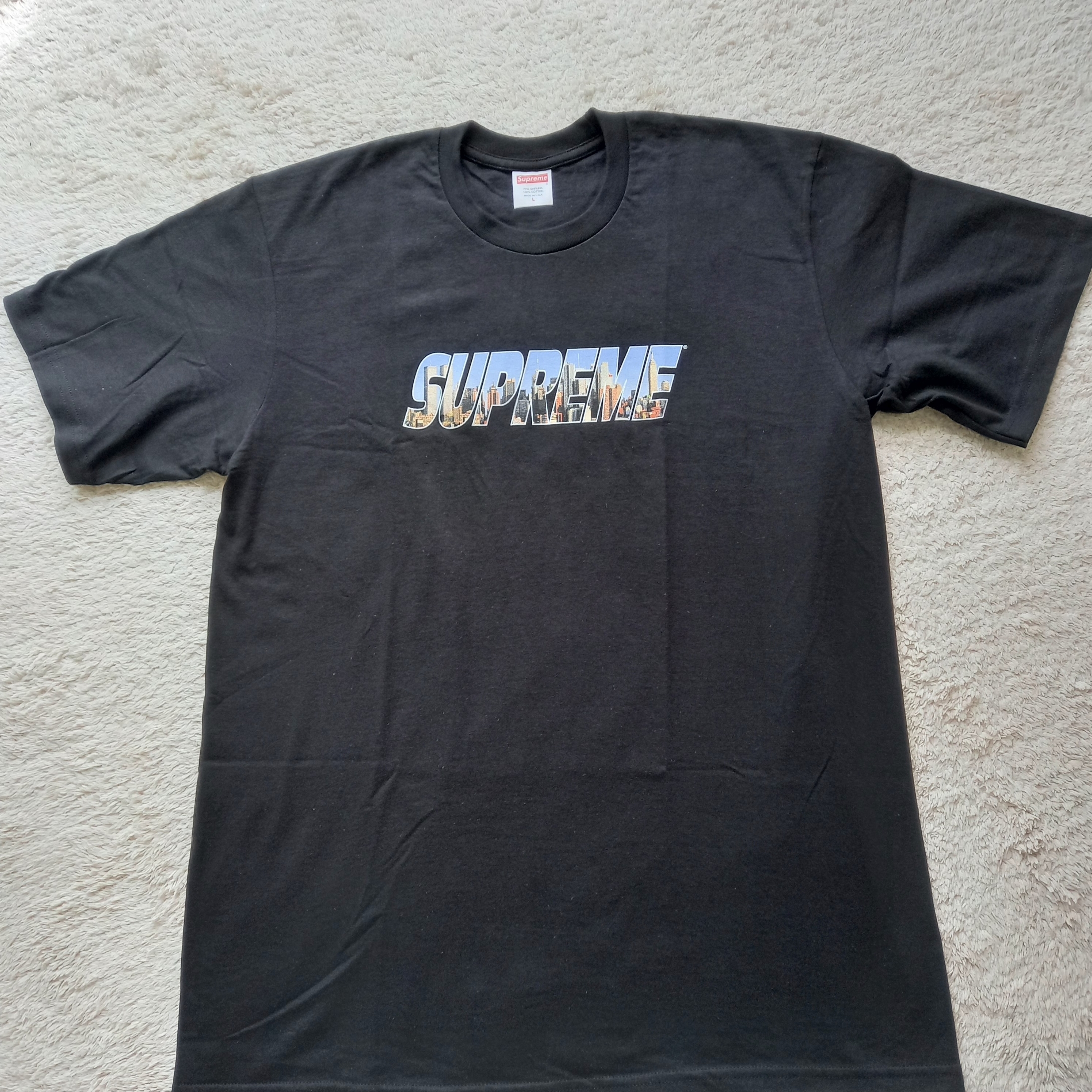 Supreme Gotham T-Shirt Black - 23FW, Supreme x The North Face Split 6-Panel Black - 24SS 착용 스타일 - 2