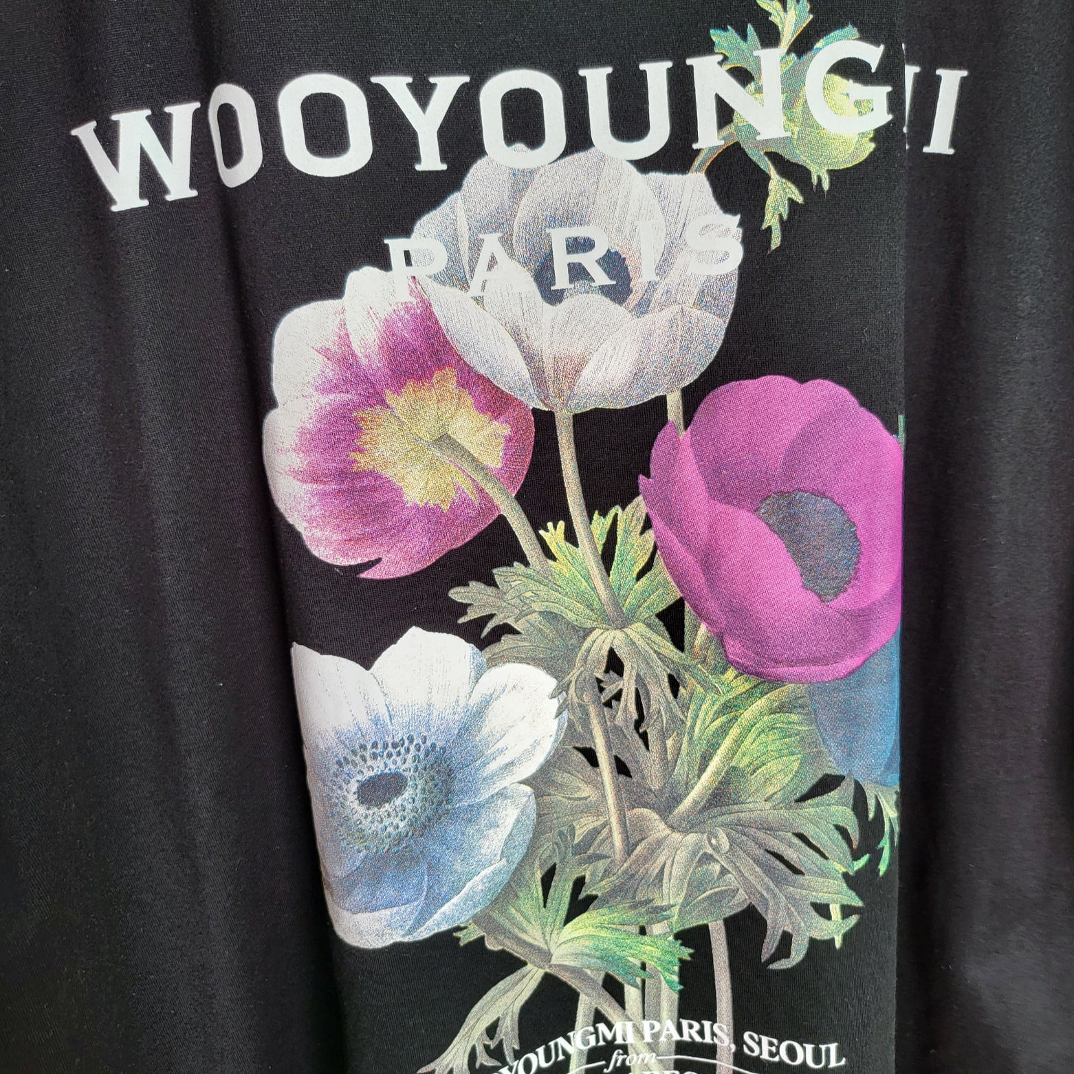 Wooyoungmi Flower Print Back Logo T-Shirt Black - 23FW 착용 스타일 - 3