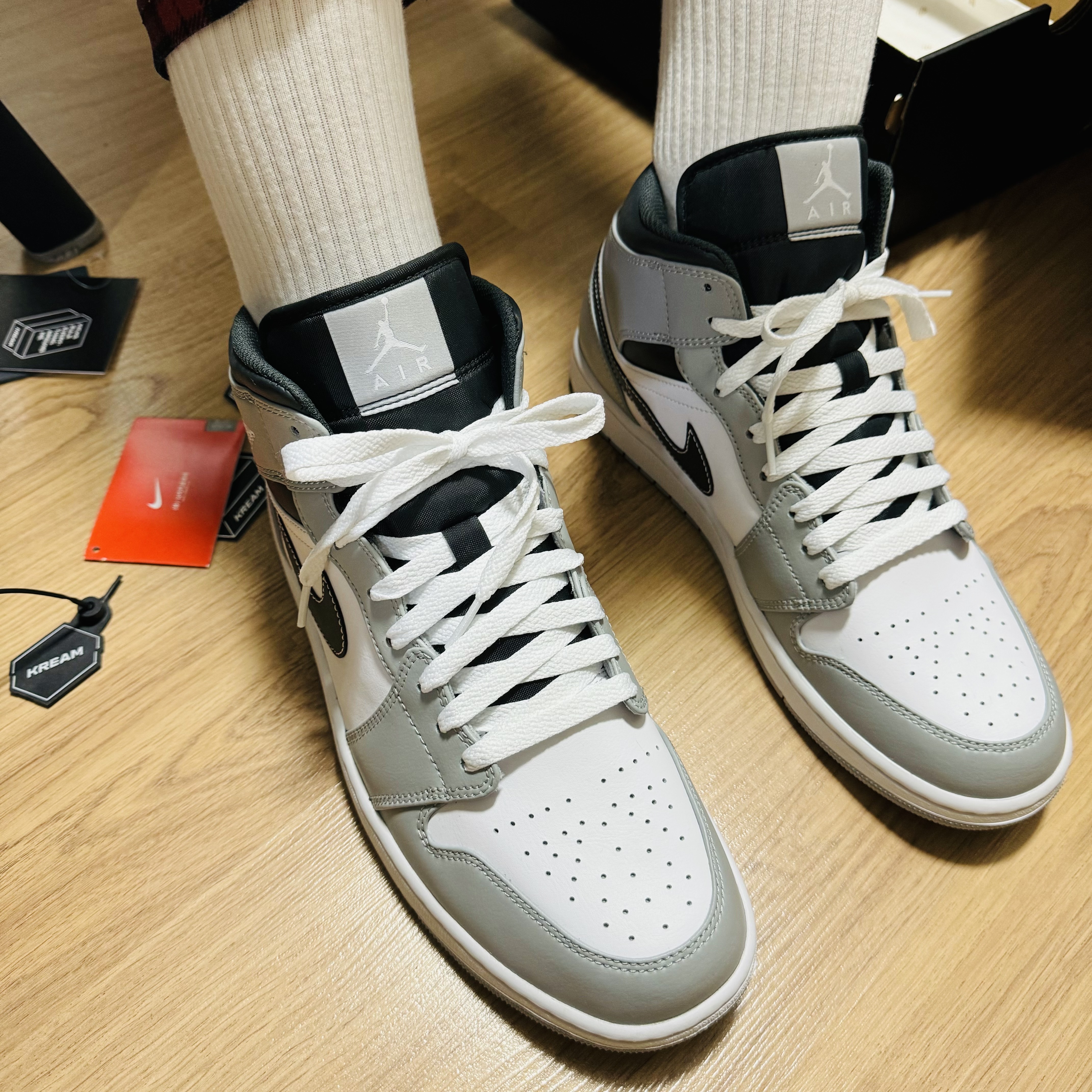 Jordan 1 Mid Light Smoke Grey Anthracite 착용 스타일