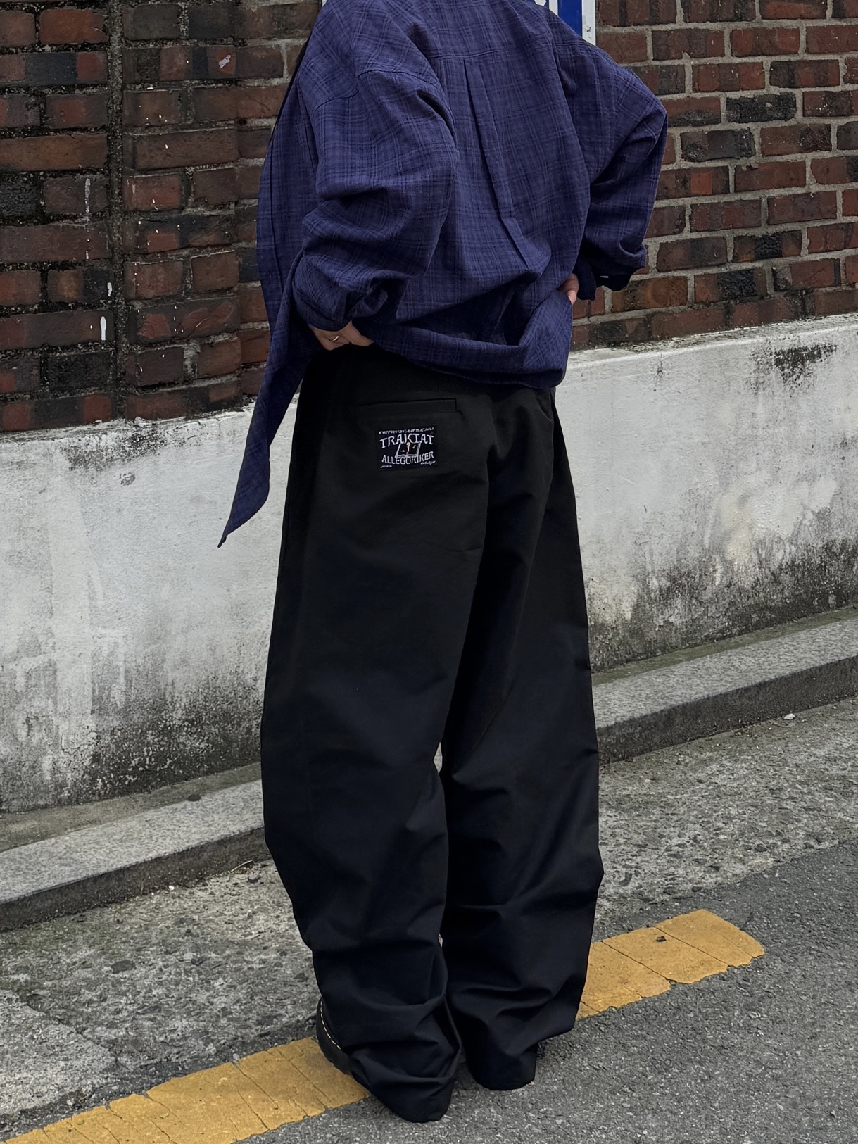 Dr. Martens 1461 Bex Black, Supreme Terry Mesh Back 5-Panel Black - 24SS 착용 스타일 - 3