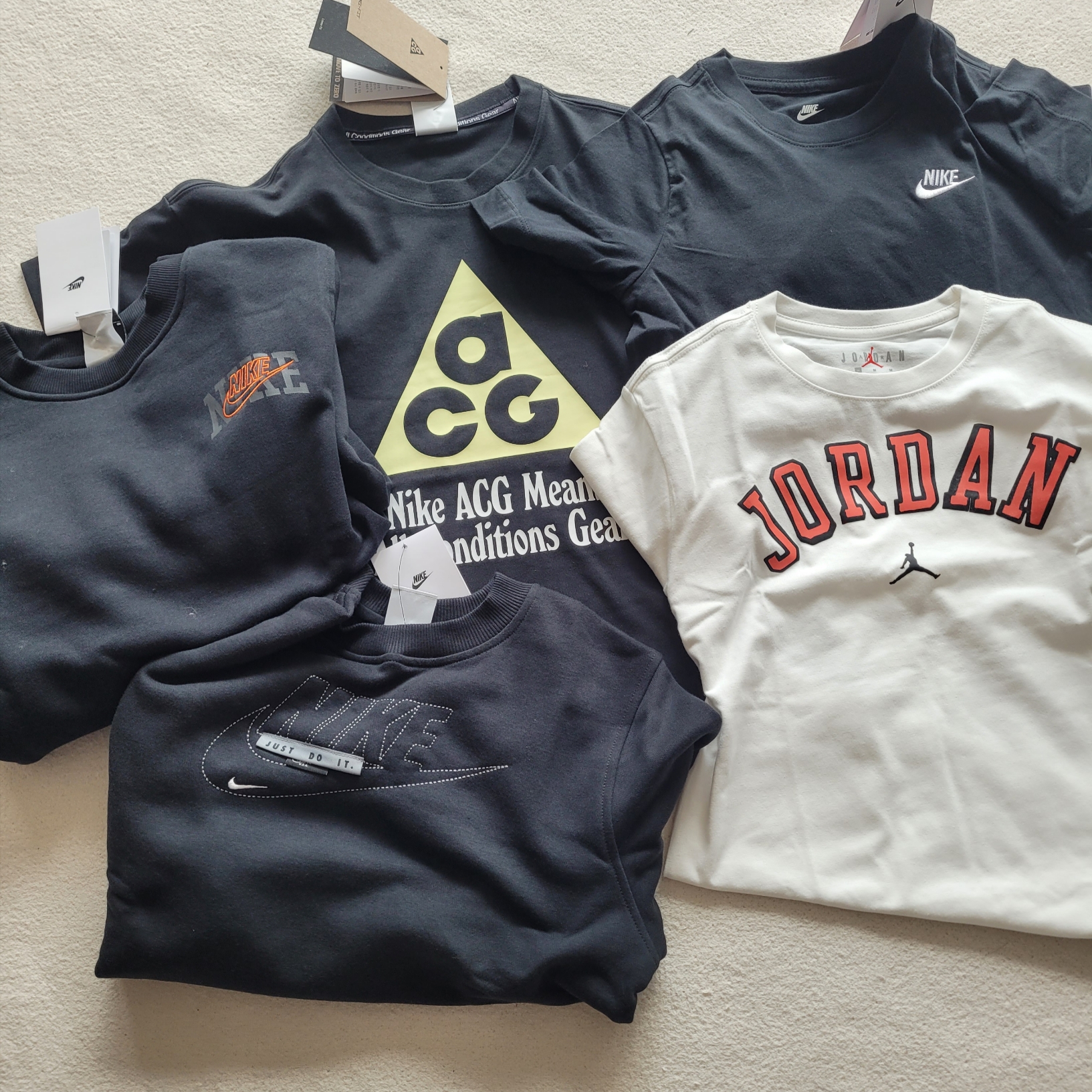 (Kids) Nike NSW T-Shirt Black 착용 스타일