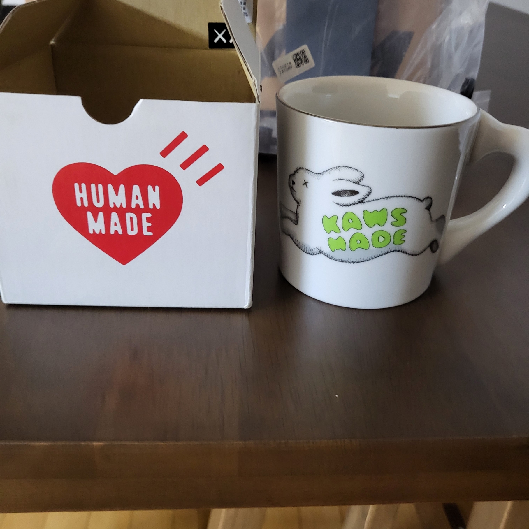 Human Made x Kaws Coffee Mug #2 White 착용 스타일 - 1