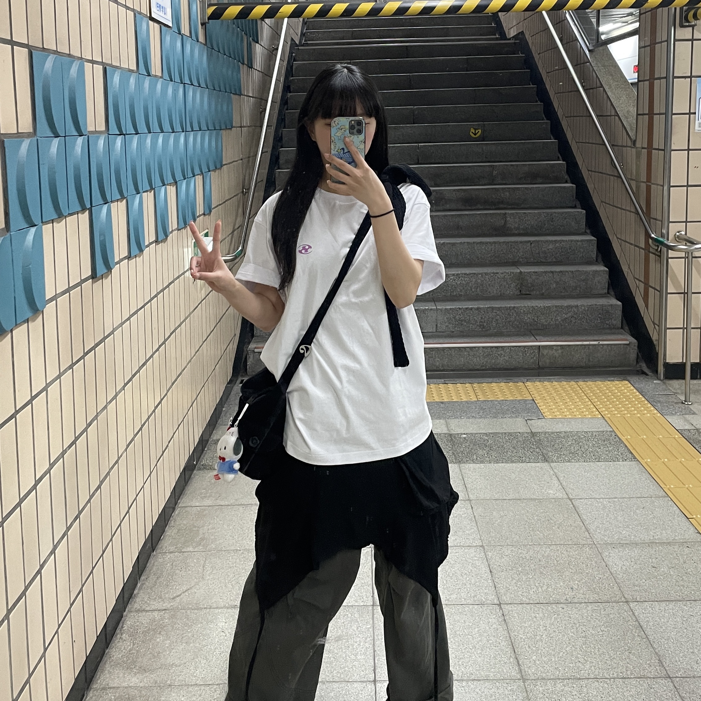 Sansan Gear Logo T-Shirt White - 24SS 착용 스타일 - 2