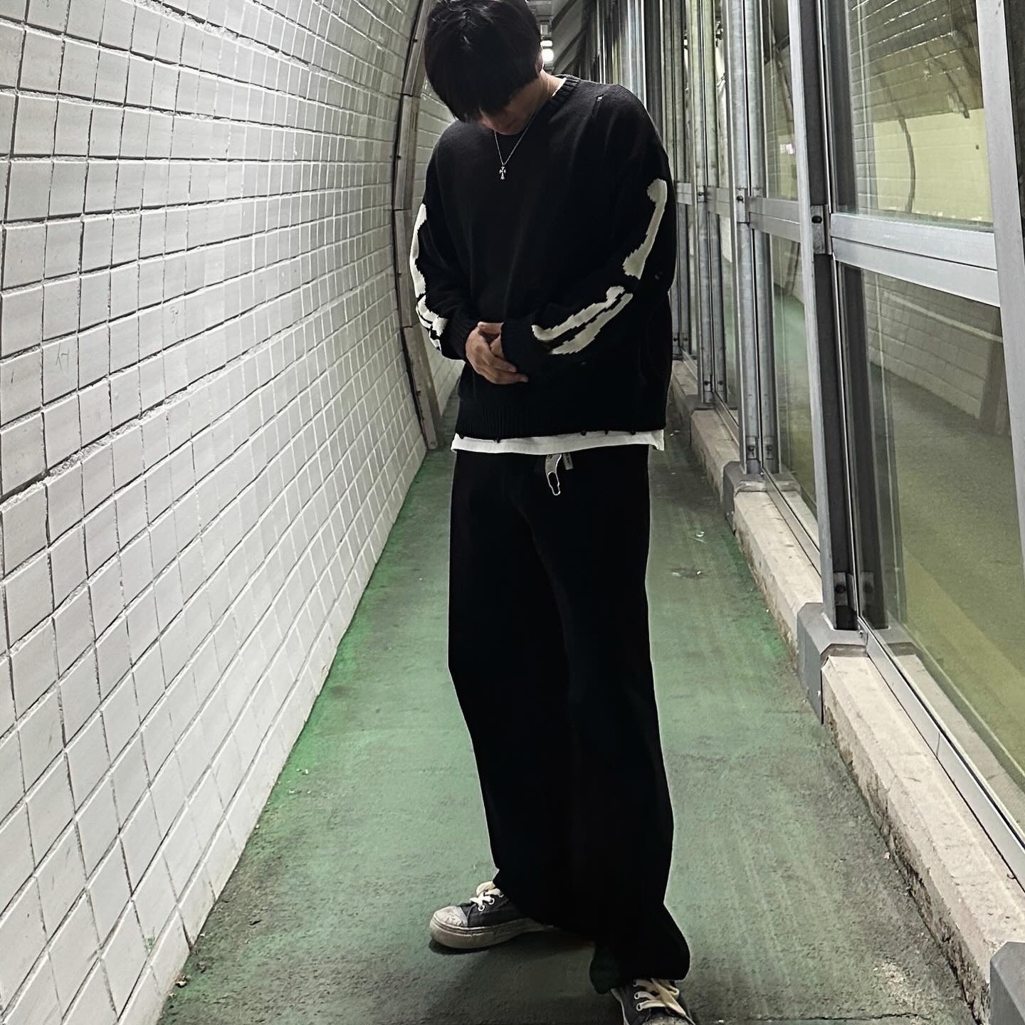 Kapital 5G Cotton Knit Bone Crewneck Sweater Black 착용 스타일 - 2