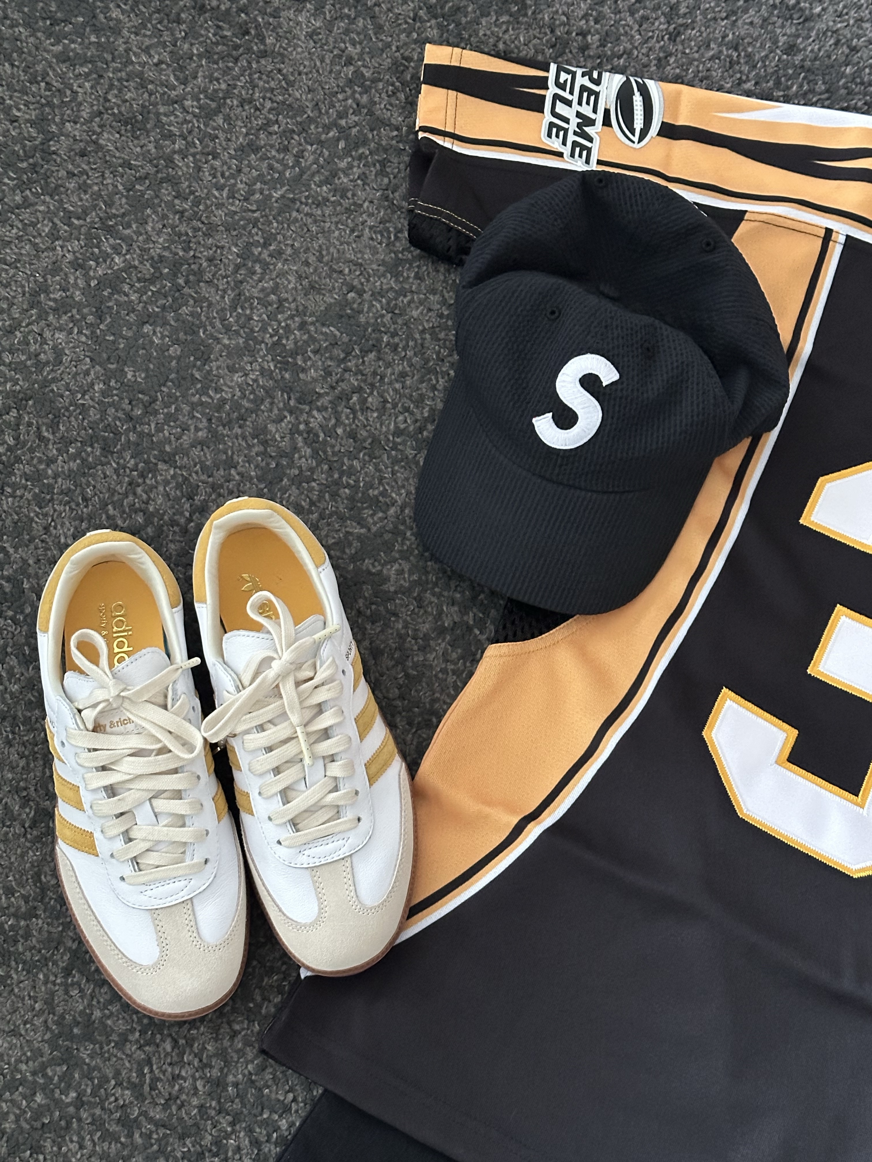 Supreme Sudden Death Football Jersey Black - 24SS, Supreme Seersucker S Logo 6-Panel Black - 24SS 착용 스타일 - 2