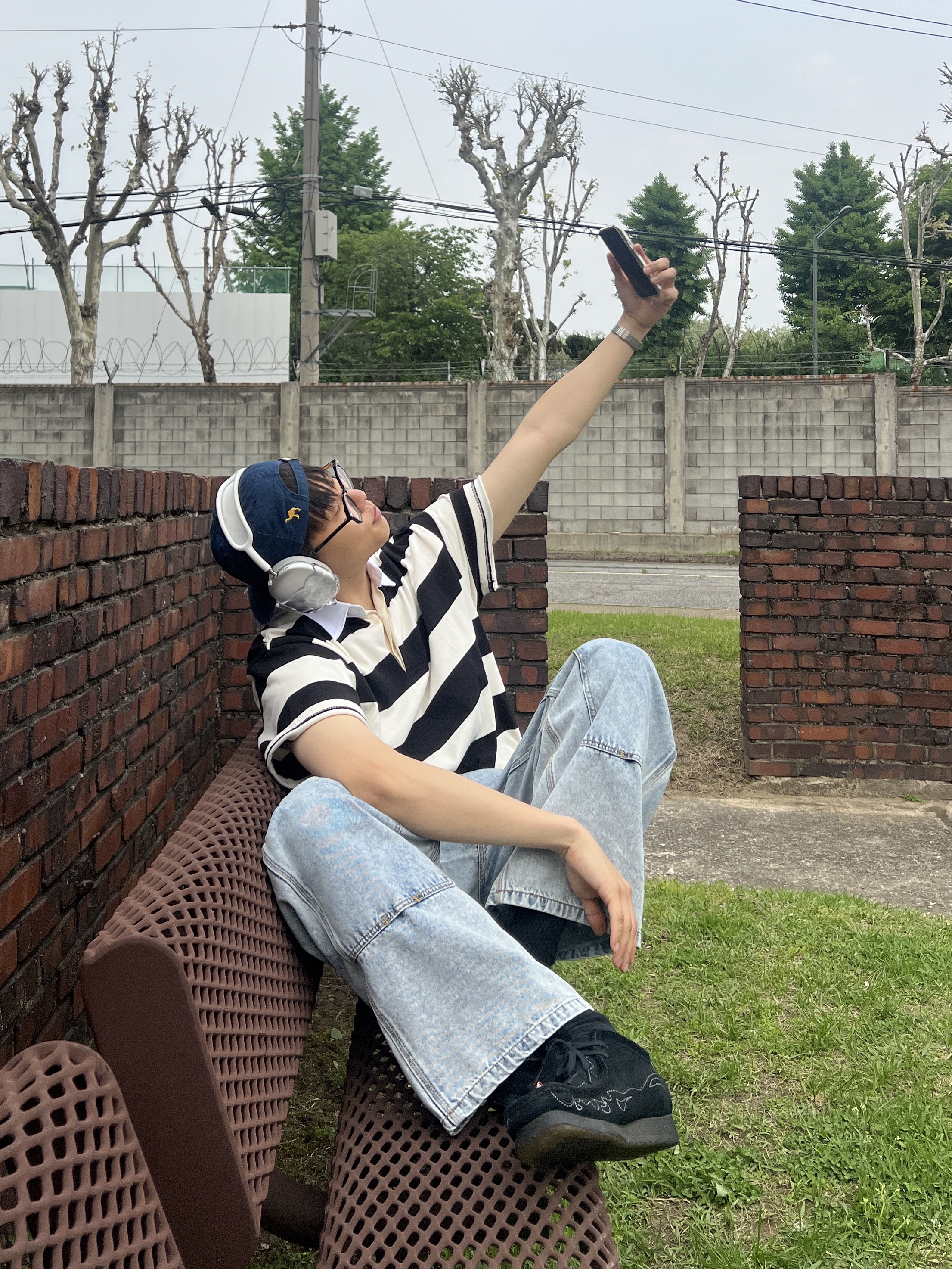 Clarks x Supreme Wallabee Black, Apple AirPods Max Lightning Silver (Korean Ver.) 착용 스타일 - 6