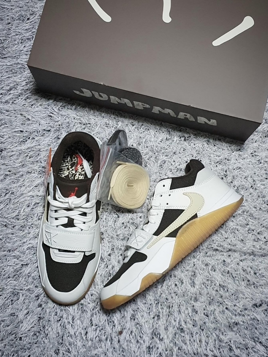 Jordan x Travis Scott Jumpman Jack TR Sail and Dark Mocha 착용 스타일 - 1