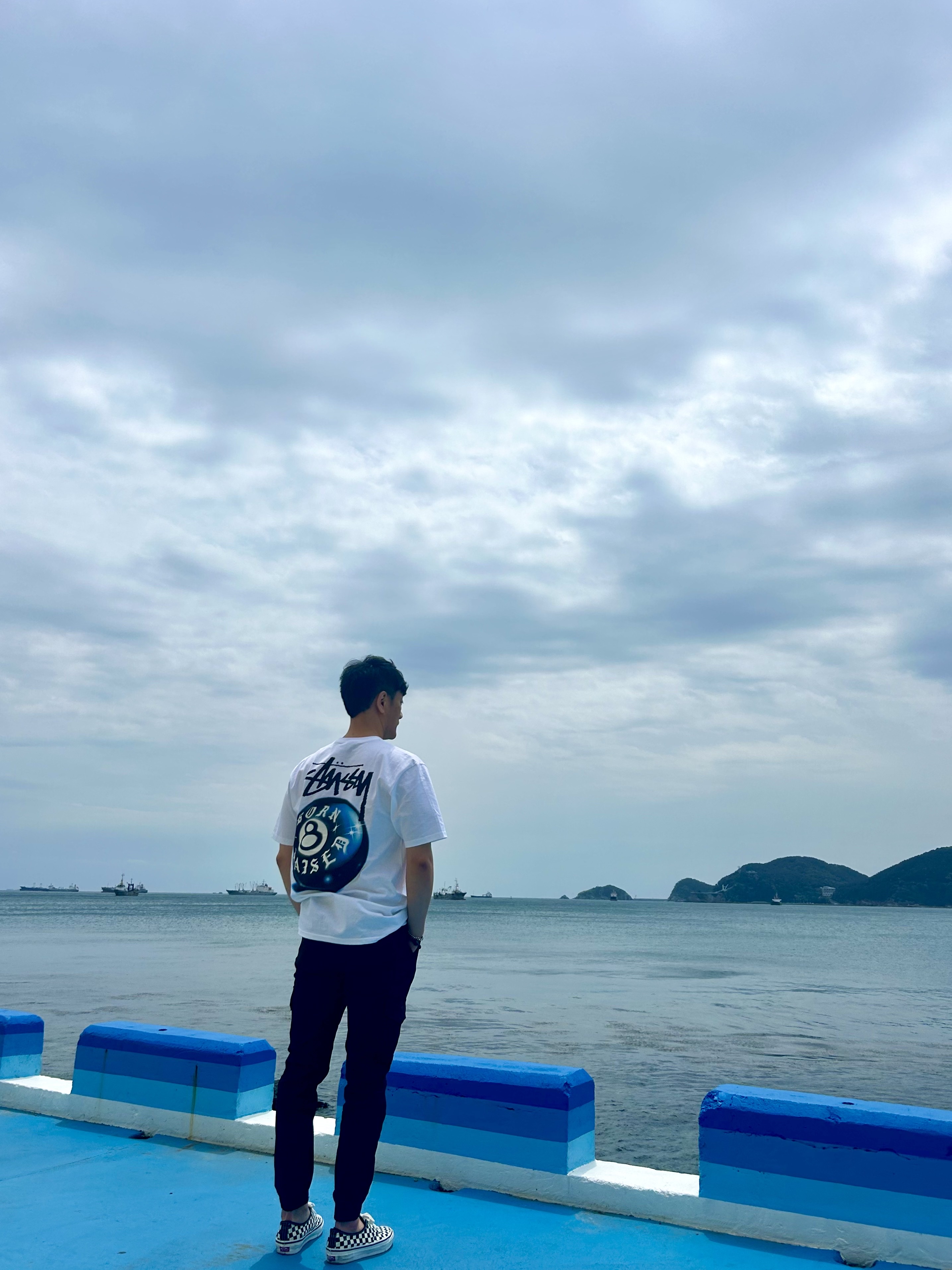 Stussy x Born X Raised 8 Ball T-Shirt White 착용 스타일 - 2