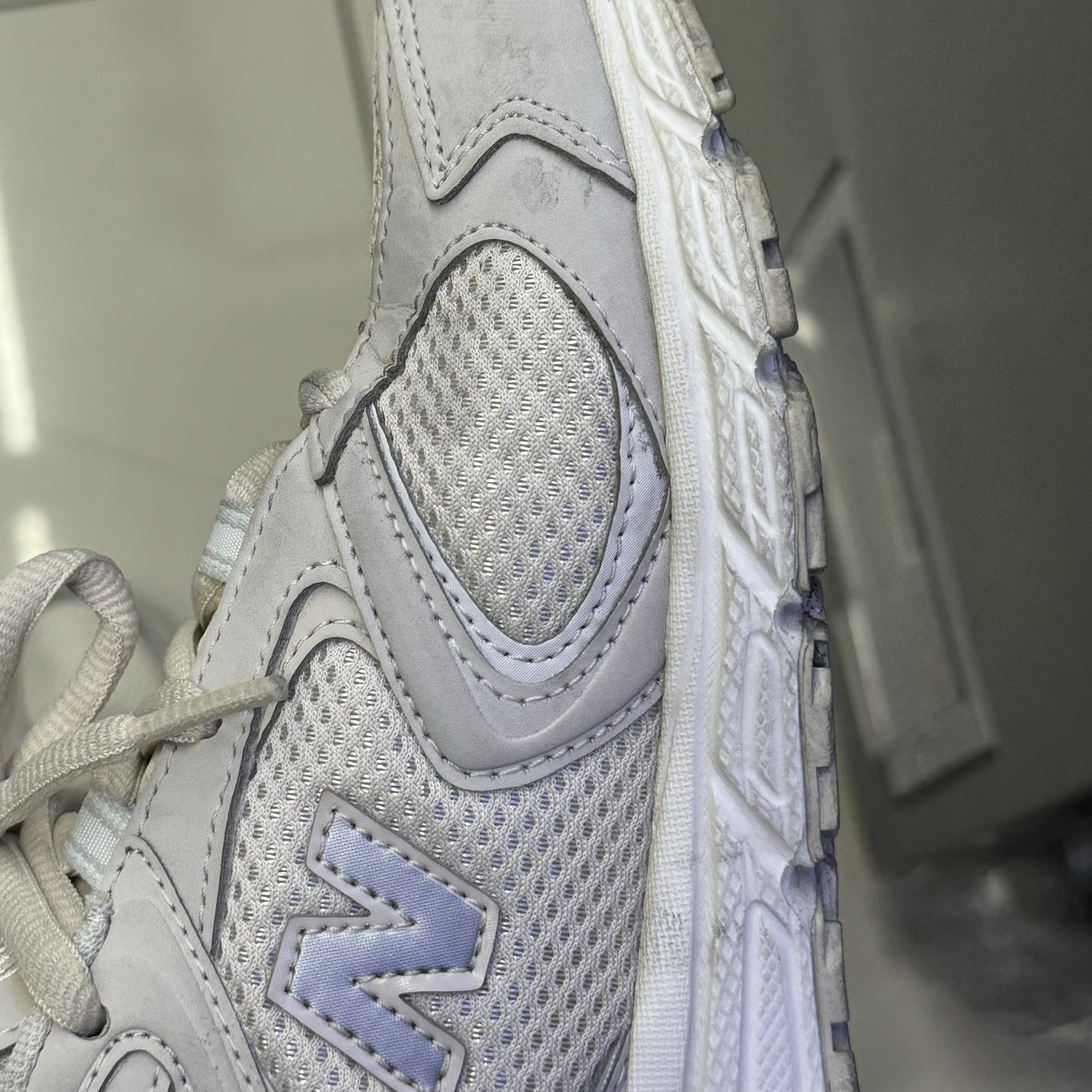 New Balance 408 Munsell White 착용 스타일 - 2