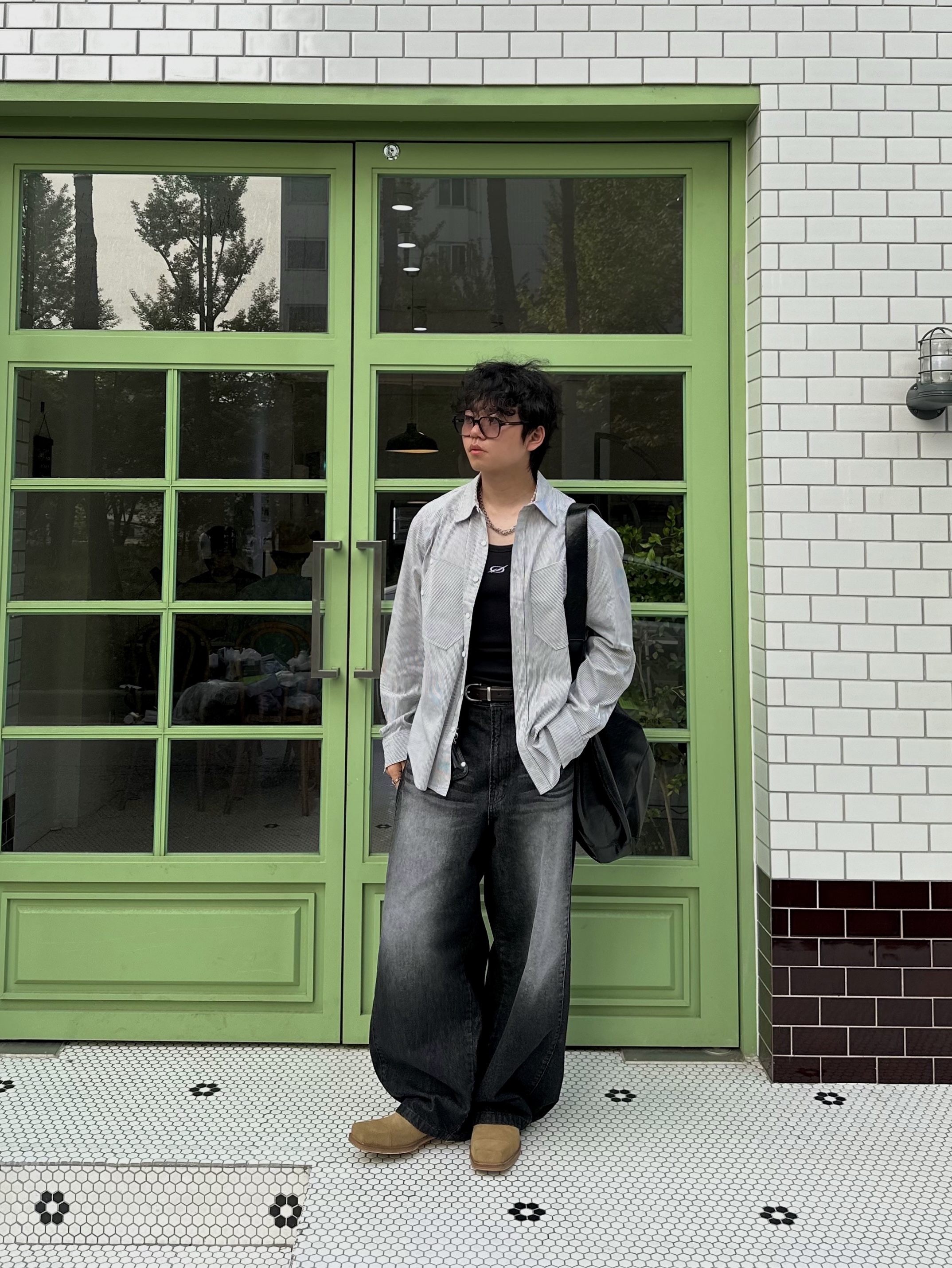 Gentle Monster Jeff 01 Black 착용 스타일 - 5