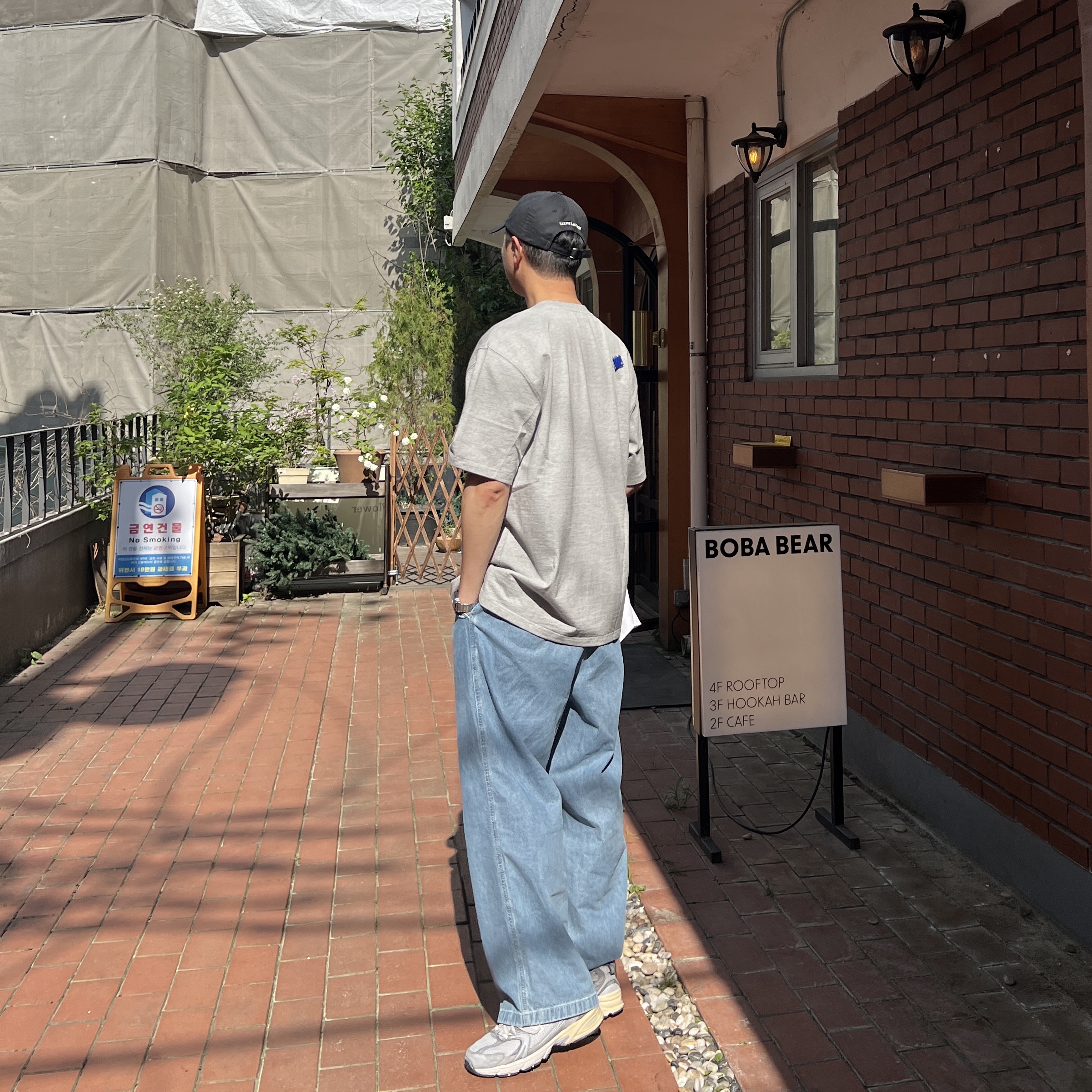 Ader Error Sig; TRS/BL Tag T-Shirt 01 Grey, New Balance 530 Premium Vintage Grey Matter 착용 스타일