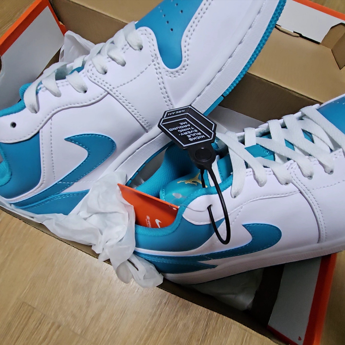 Jordan 1 Low White Aquatone 착용 스타일