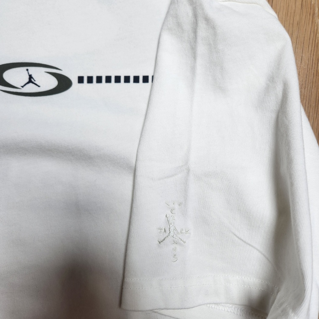 Jordan x Travis Scott T-Shirts Sail (DZ5510-133) 착용 스타일