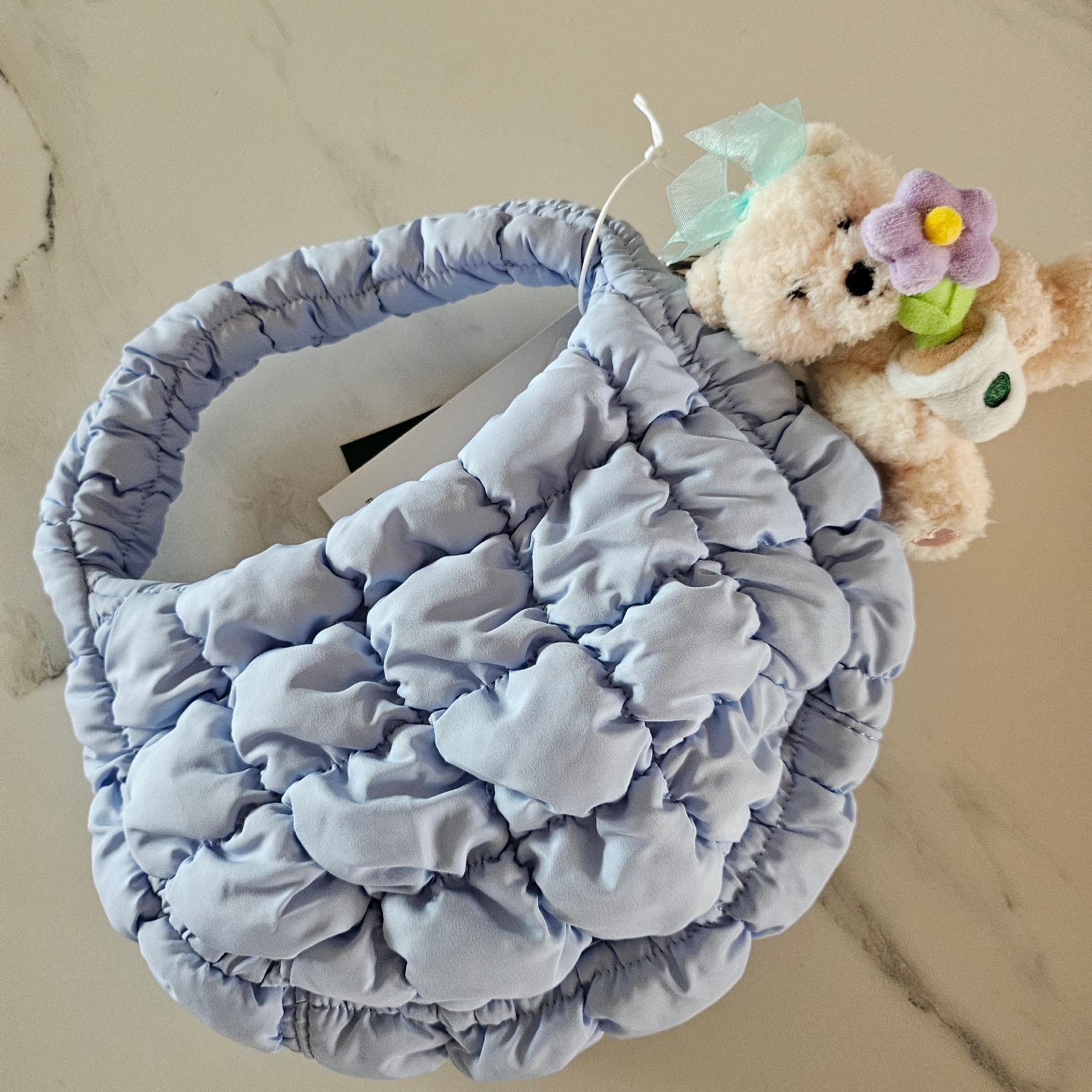 COS Quilted Micro Bag Light Blue 착용 스타일