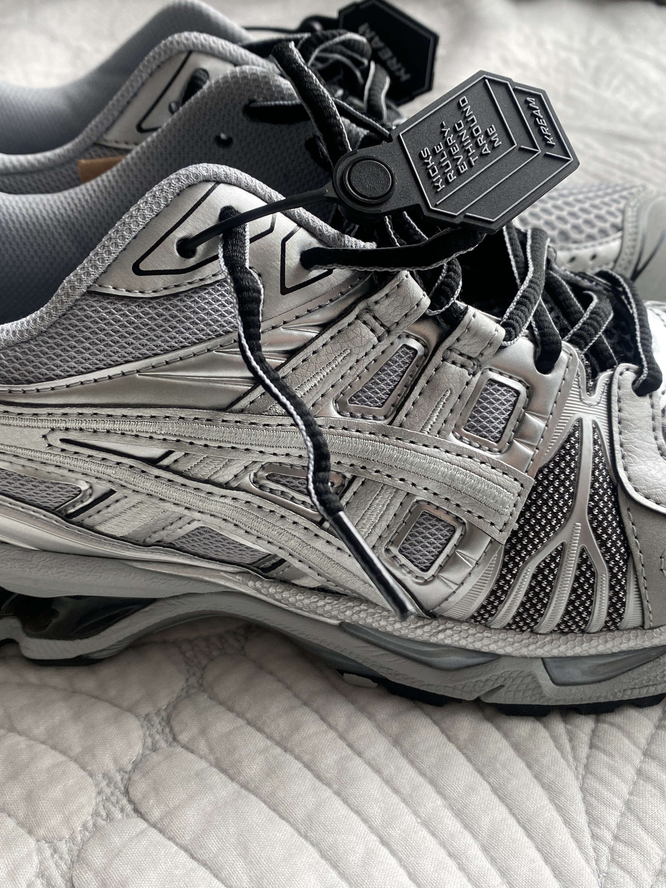 Asics Gel-Kayano Legacy Pure Silver 착용 스타일 - 3