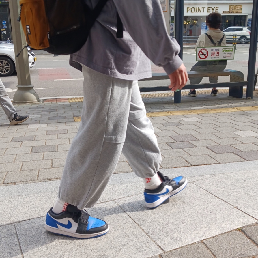 Jordan 1 Low Alternate Royal Toe, (W) Jordan 1 Low White Wolf Grey 착용 스타일 - 1