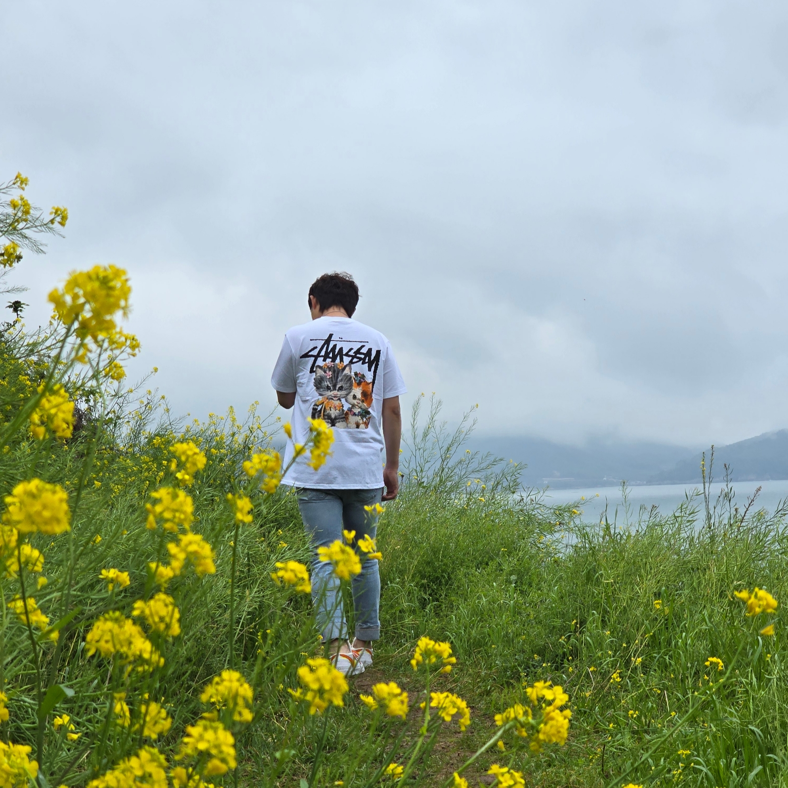 Stussy Kittens T-Shirt White, Nike x Sacai Blazer Low Magma Orange 착용 스타일 - 1
