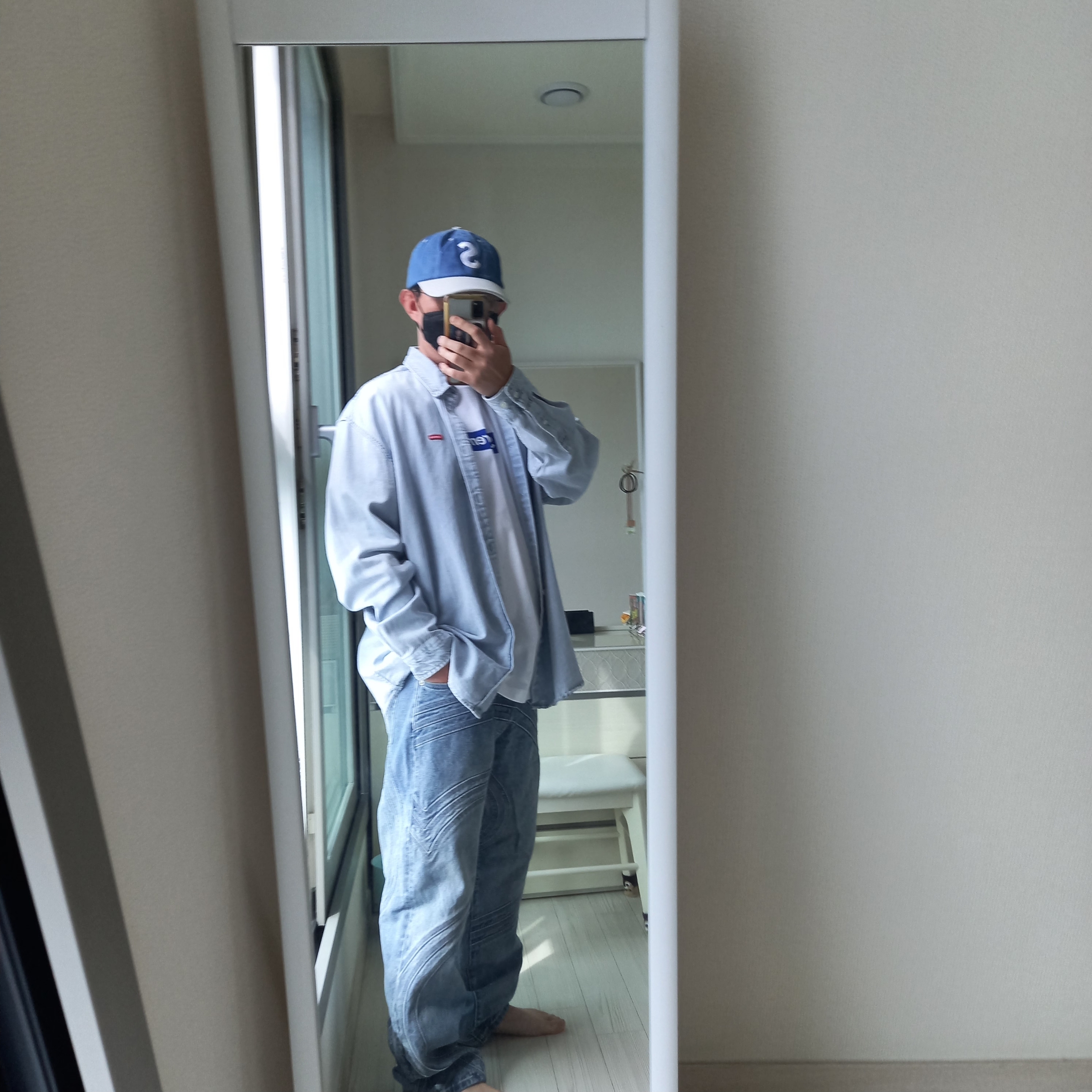 Supreme 2-Tone S Logo 6-Panel Washed Denim - 24SS, Supreme Seoul Box Logo T-Shirt White - 23FW 착용 스타일 - 2