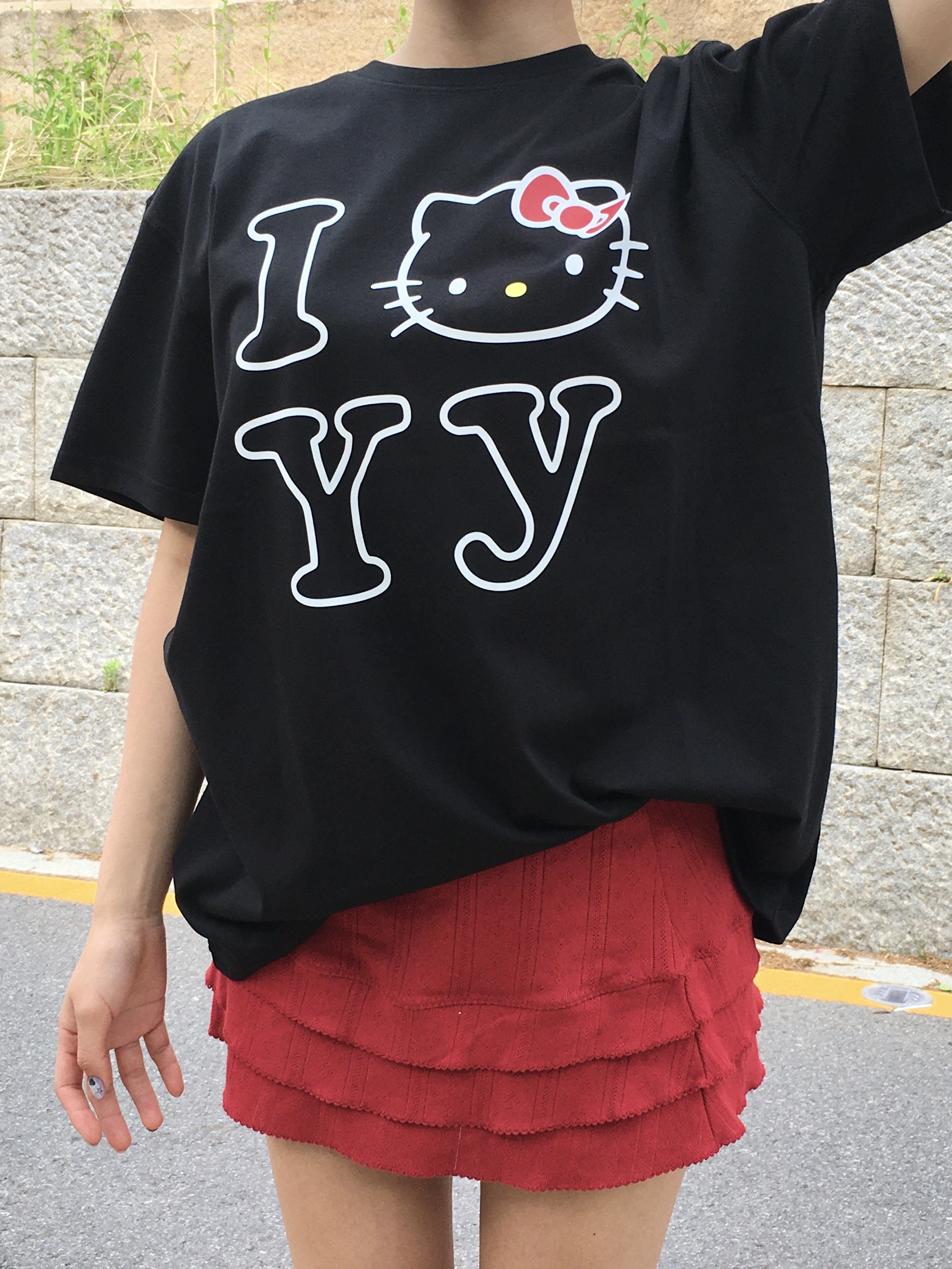Open Yy x Hello Kitty T-Shirt Black 착용 스타일 - 3