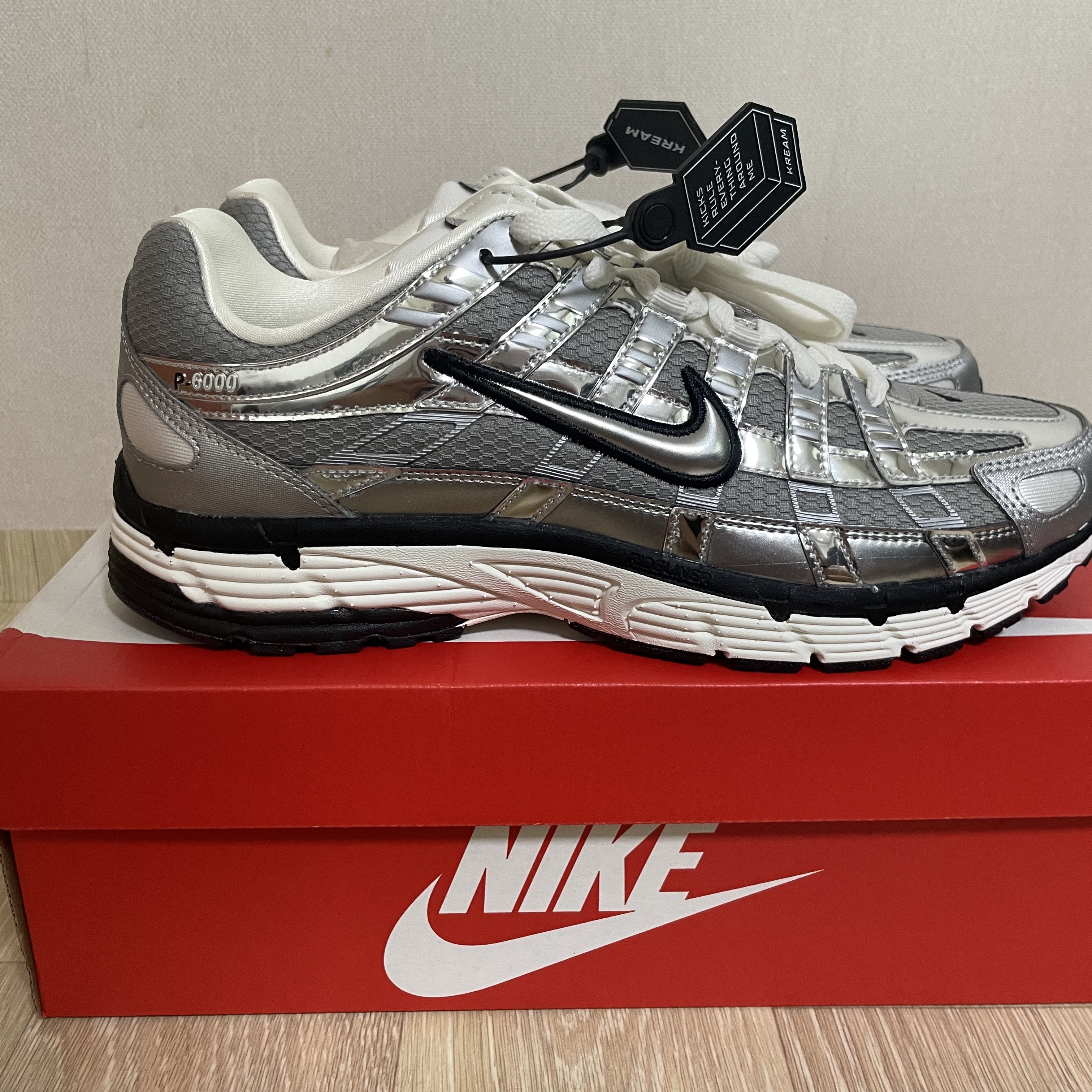Nike P-6000 Metallic Silver 착용 스타일 - 2