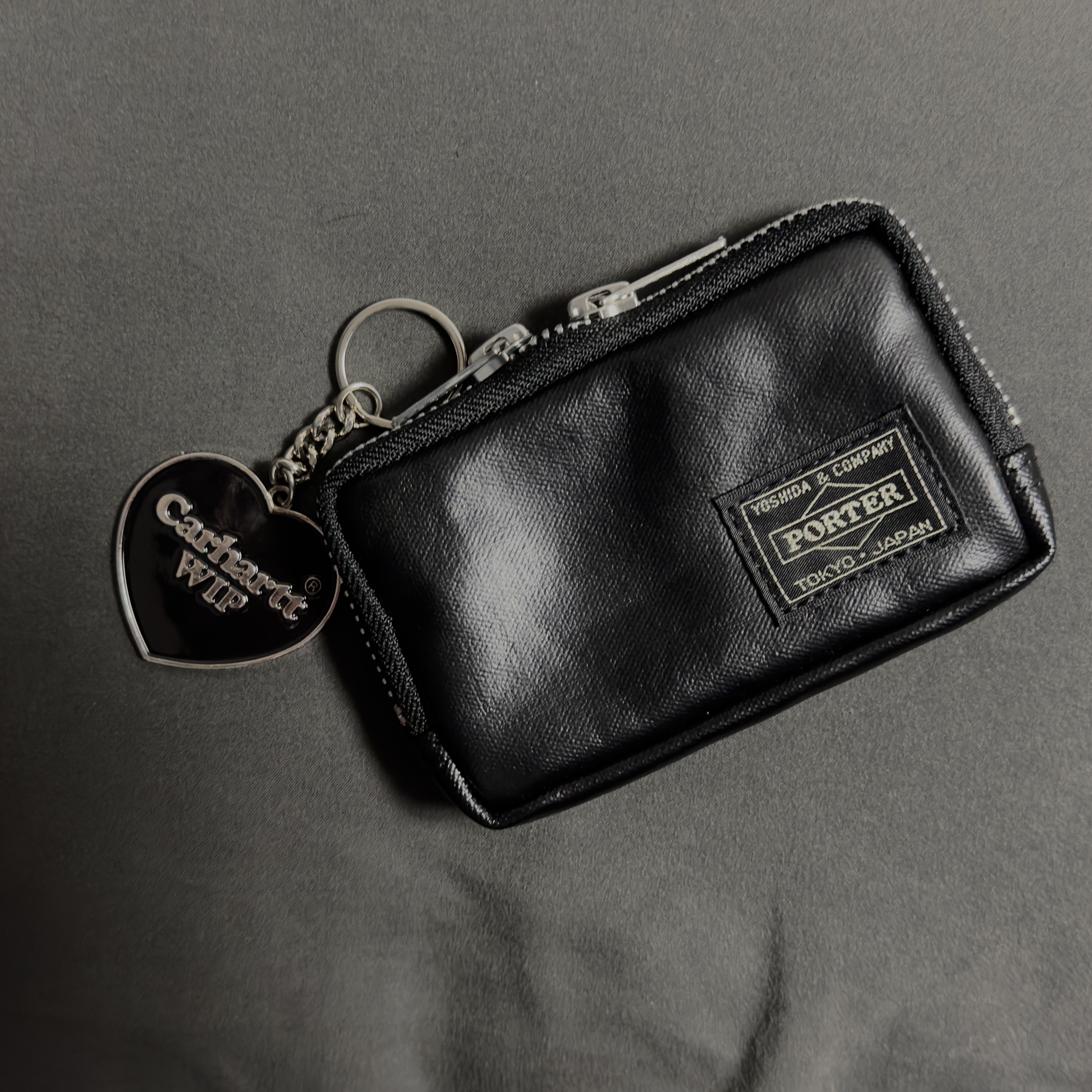 Porter Freestyle Multi Coin Case Black, Carhartt WIP Heart Keychain Black 착용 스타일