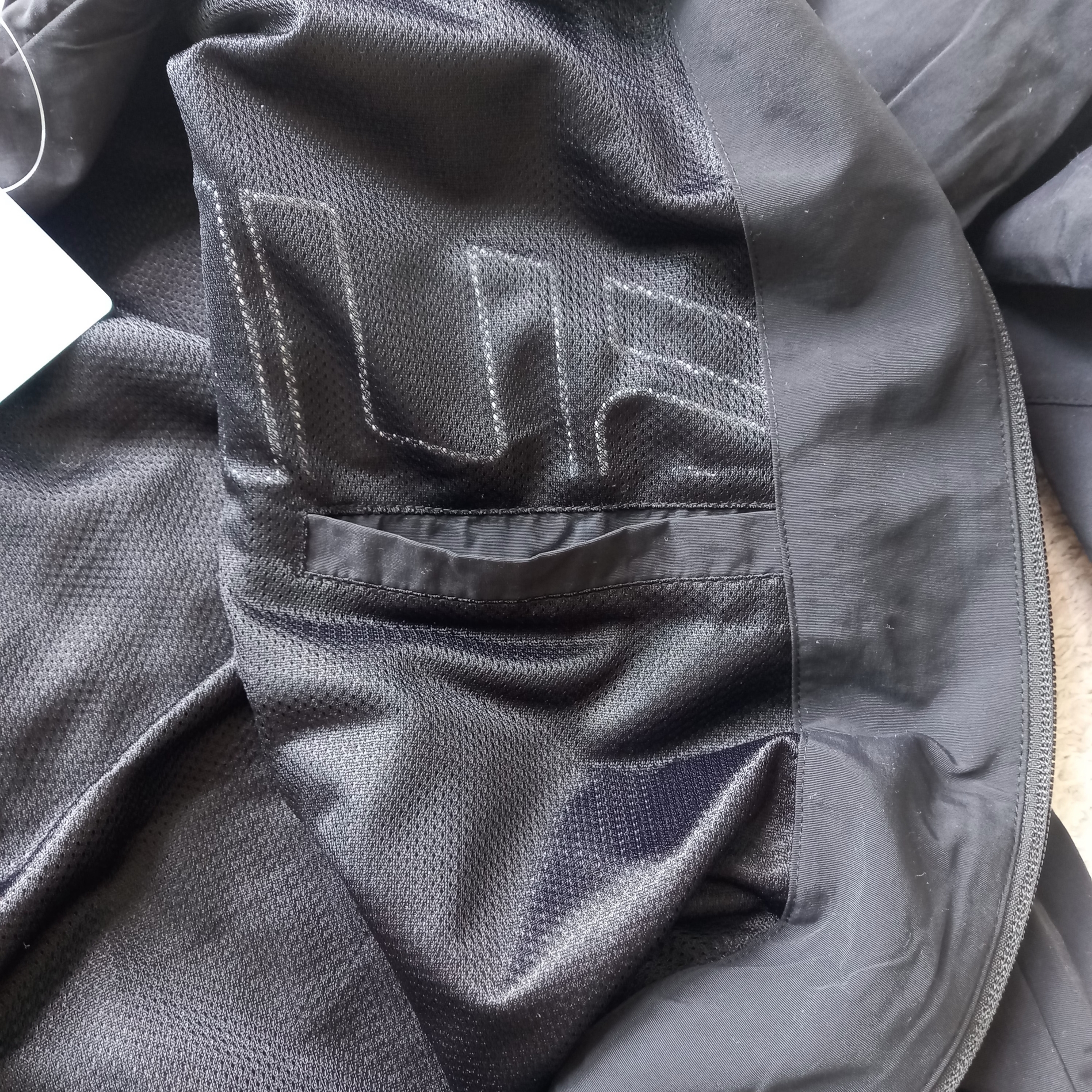 Supreme Curve Track Jacket Black - 24SS, Supreme Curve Nylon Short Black - 24SS 착용 스타일 - 9