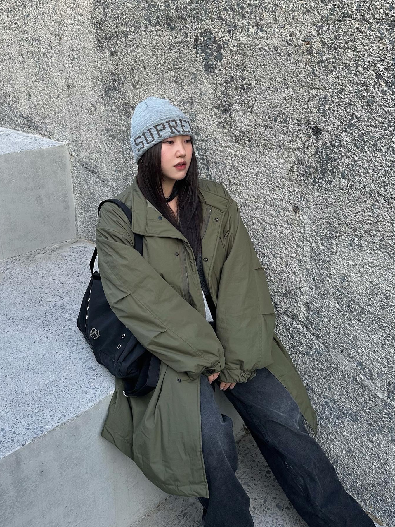Supreme New Era Varsity Beanie Heather Grey - 23FW 착용 스타일 - 1