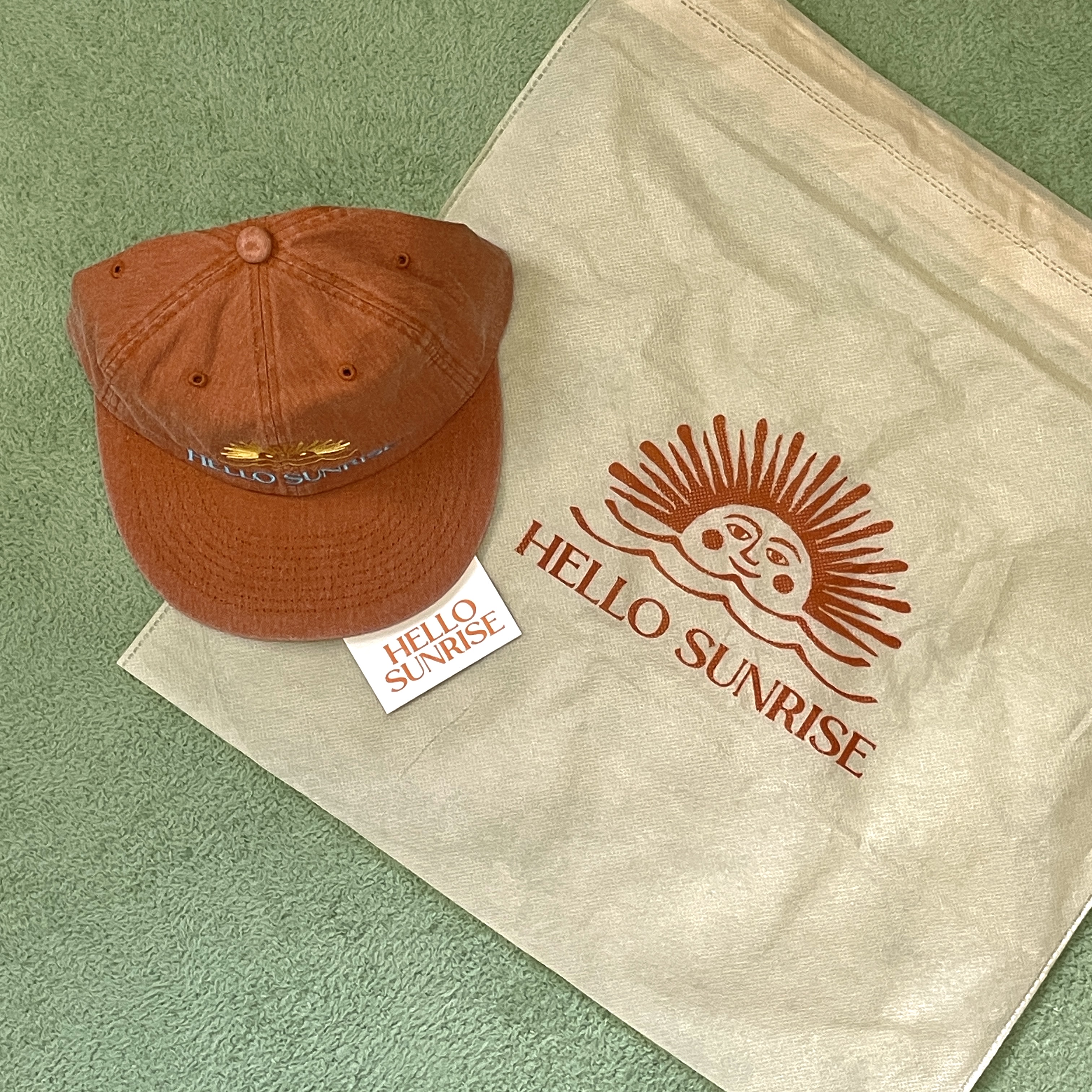 Hello Sunrise Washed Two Tone Logo 6Panel Cap Brown 착용 스타일 - 3