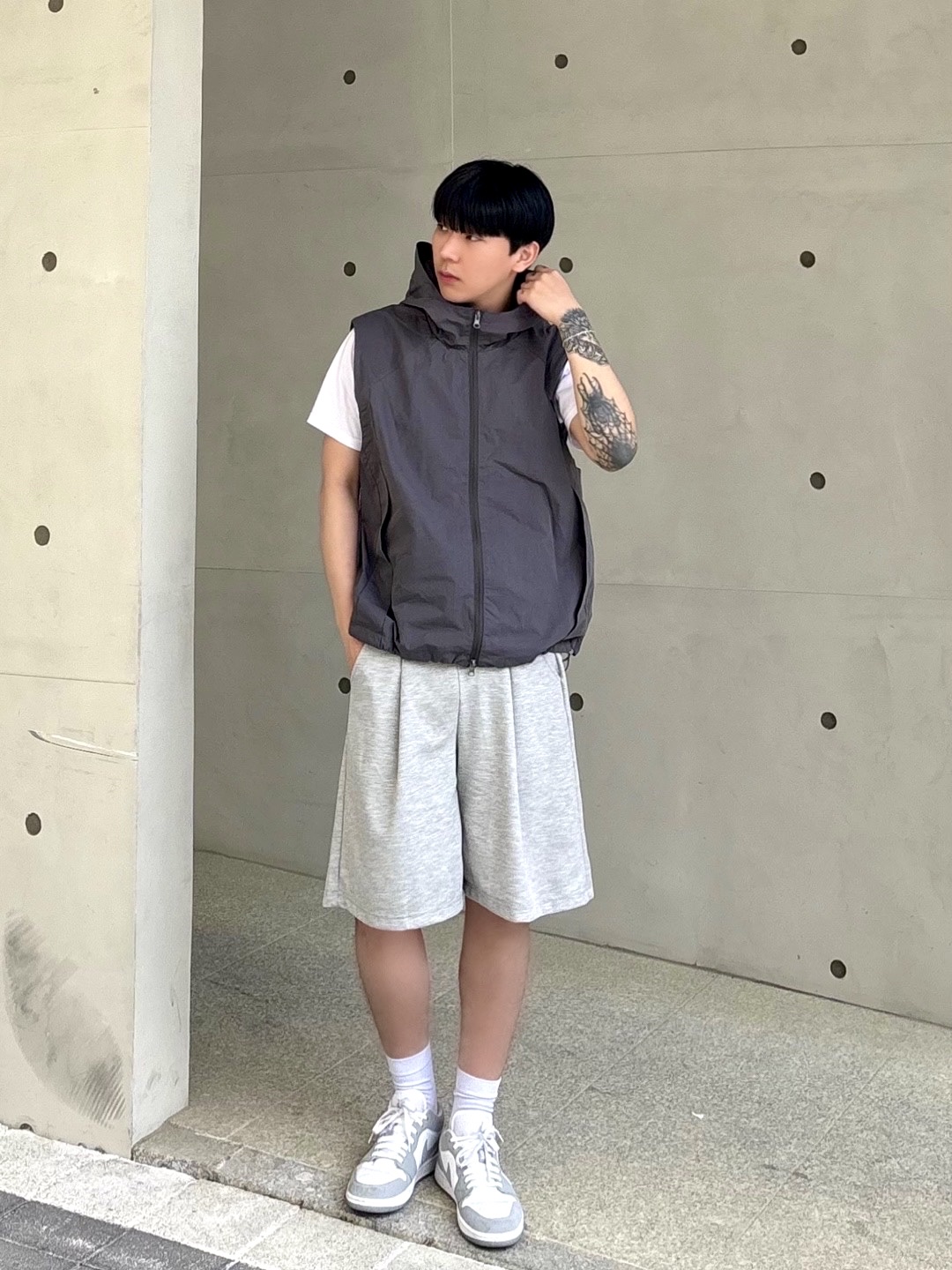 (W) Jordan 1 Low White Wolf Grey 착용 스타일 - 1